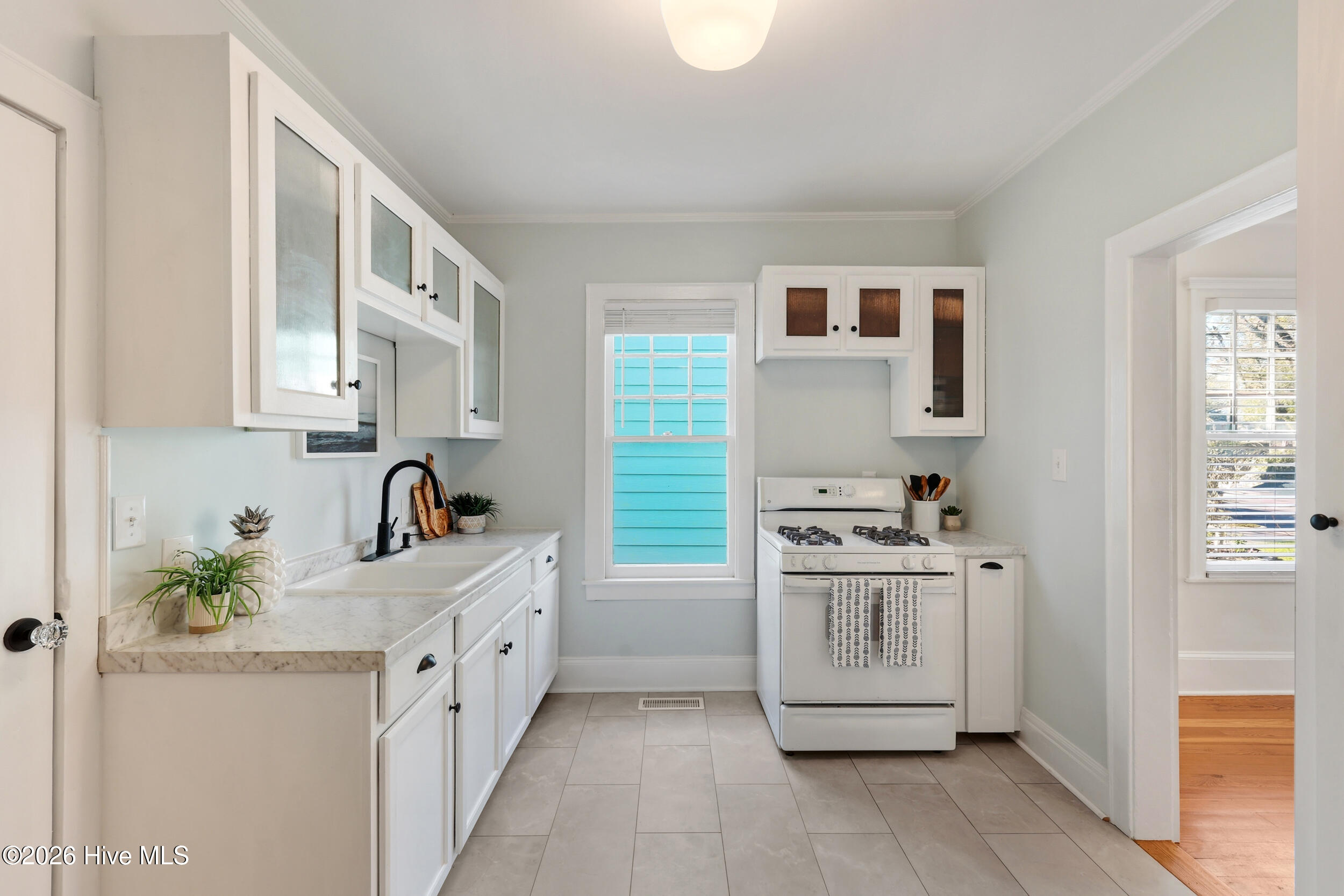 100562398 | Photo 14