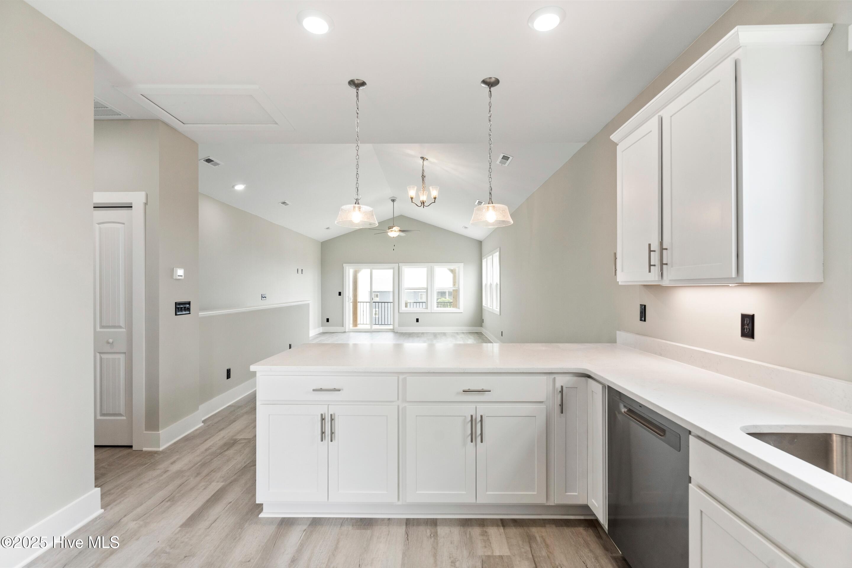 100478473 | Photo 16