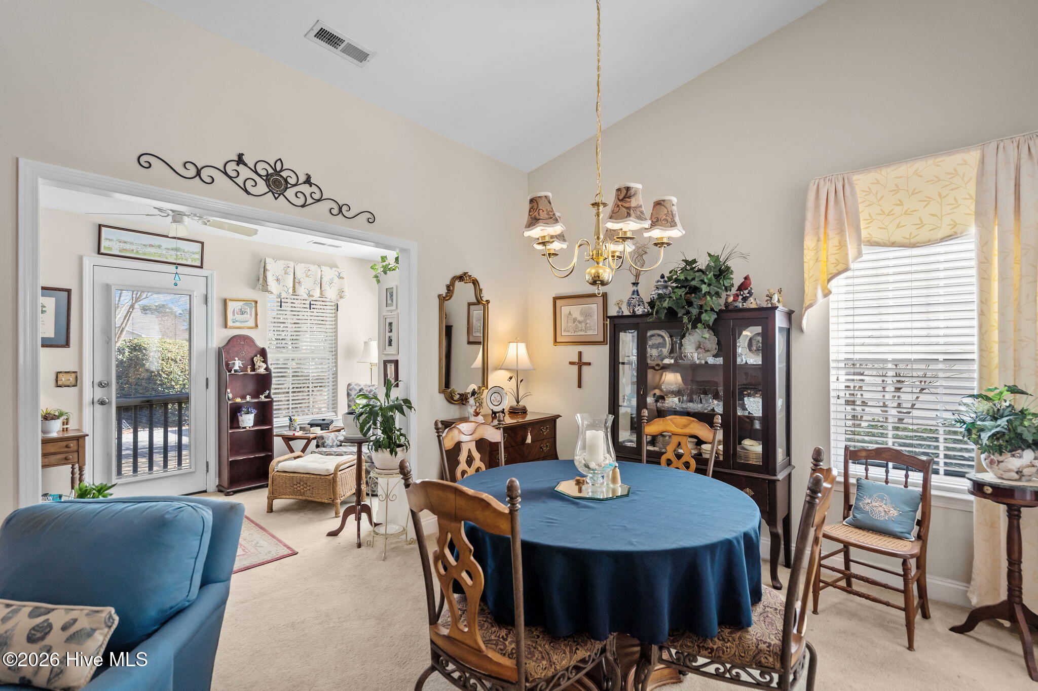 100556282 | Photo 17