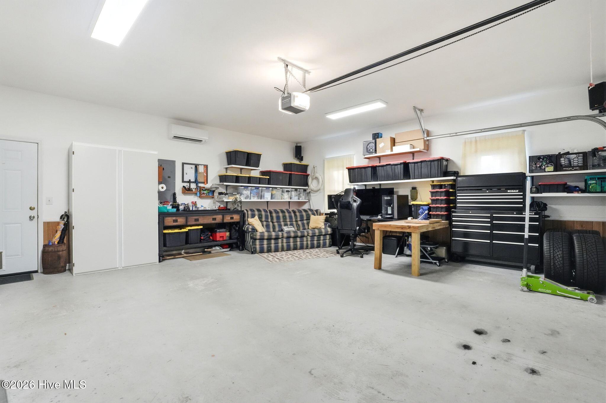 100562412 | Photo 58