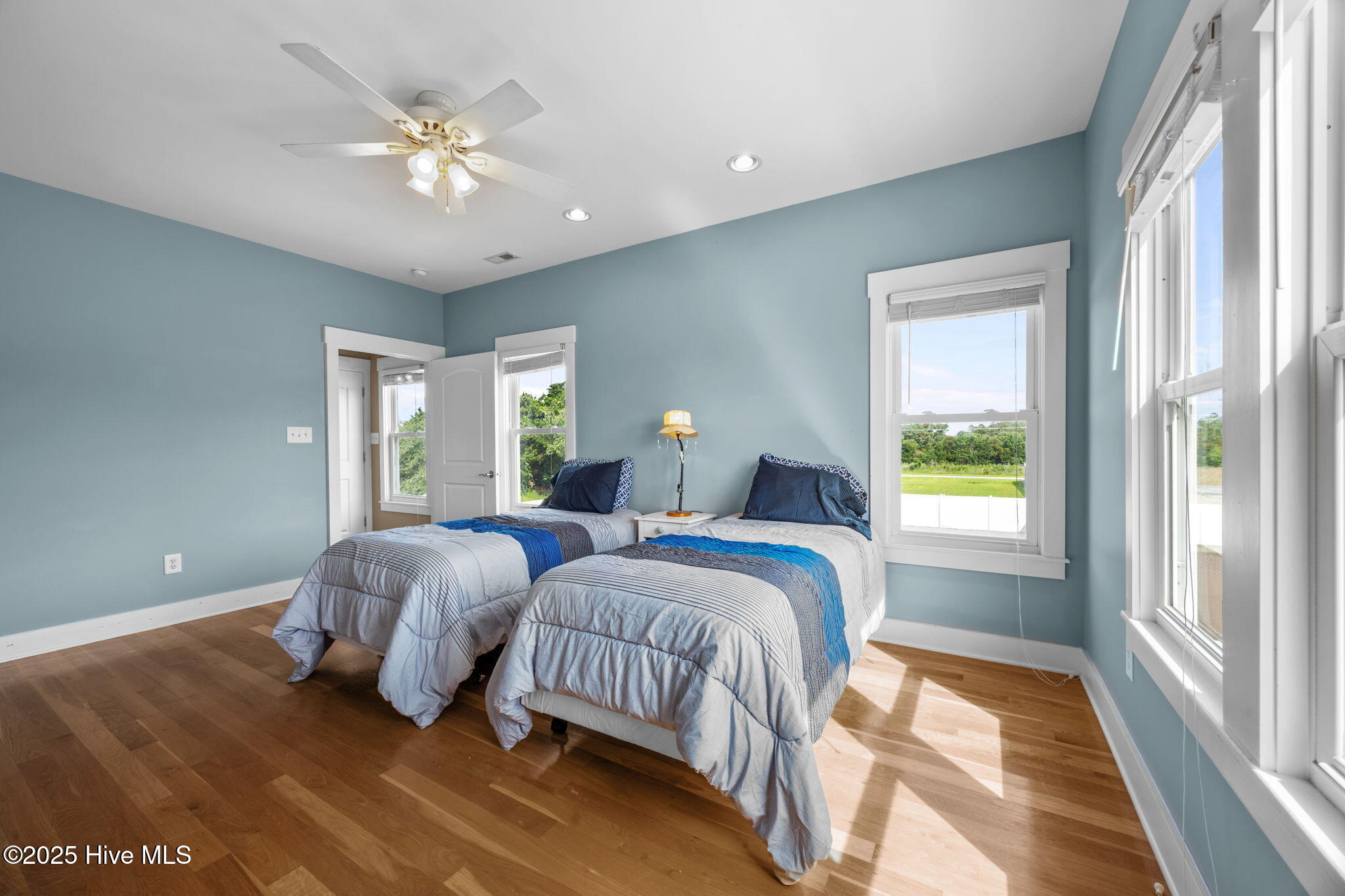 100525610 | Photo 28