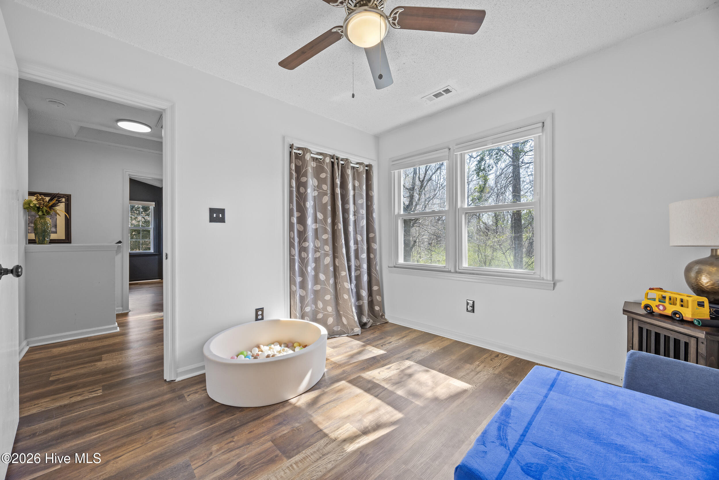 100560649 | Photo 29