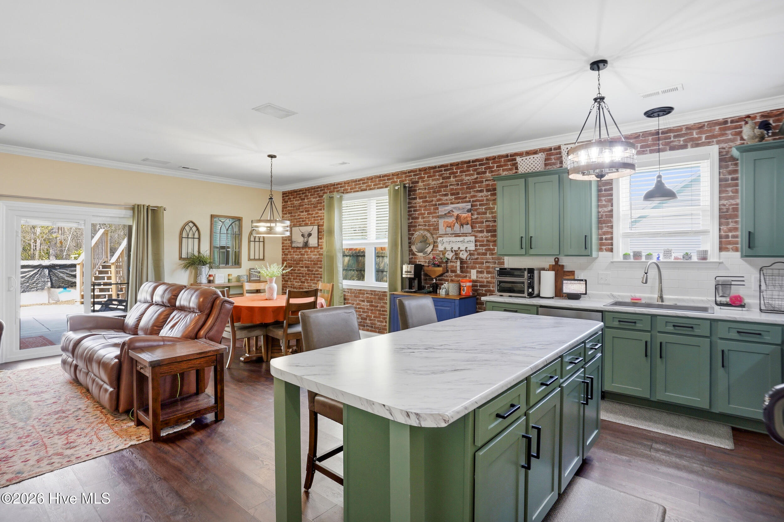 100562435 | Photo 12