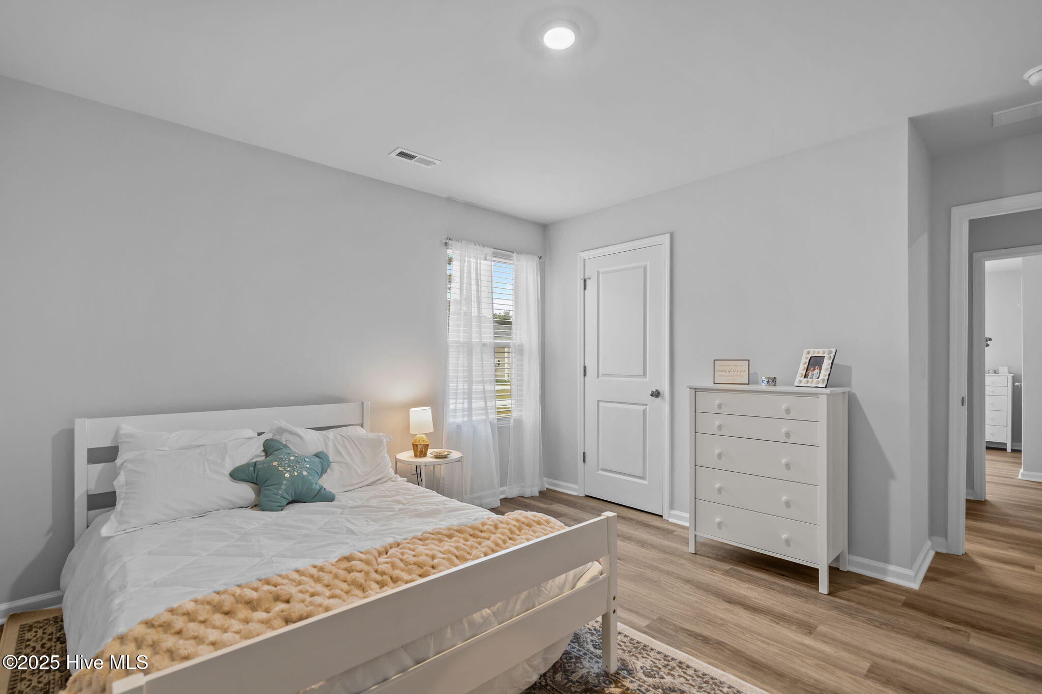 100532150 | Photo 10