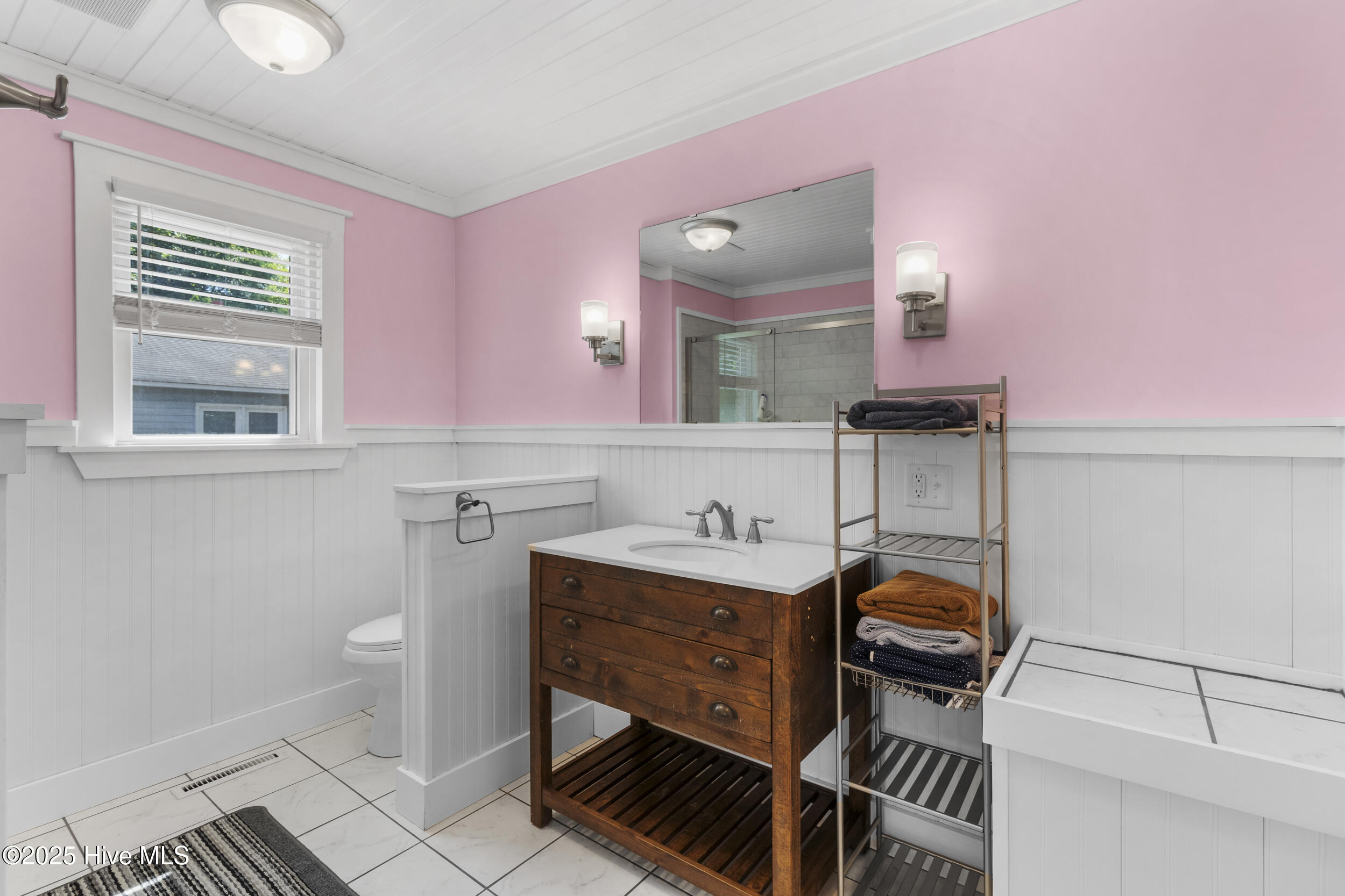 100570665 | Photo 21