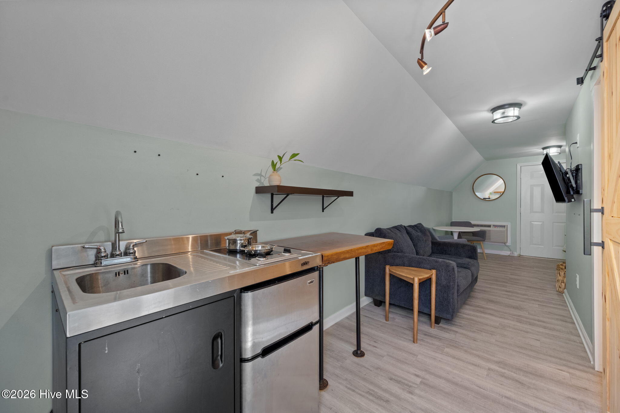 100561787 | Photo 42