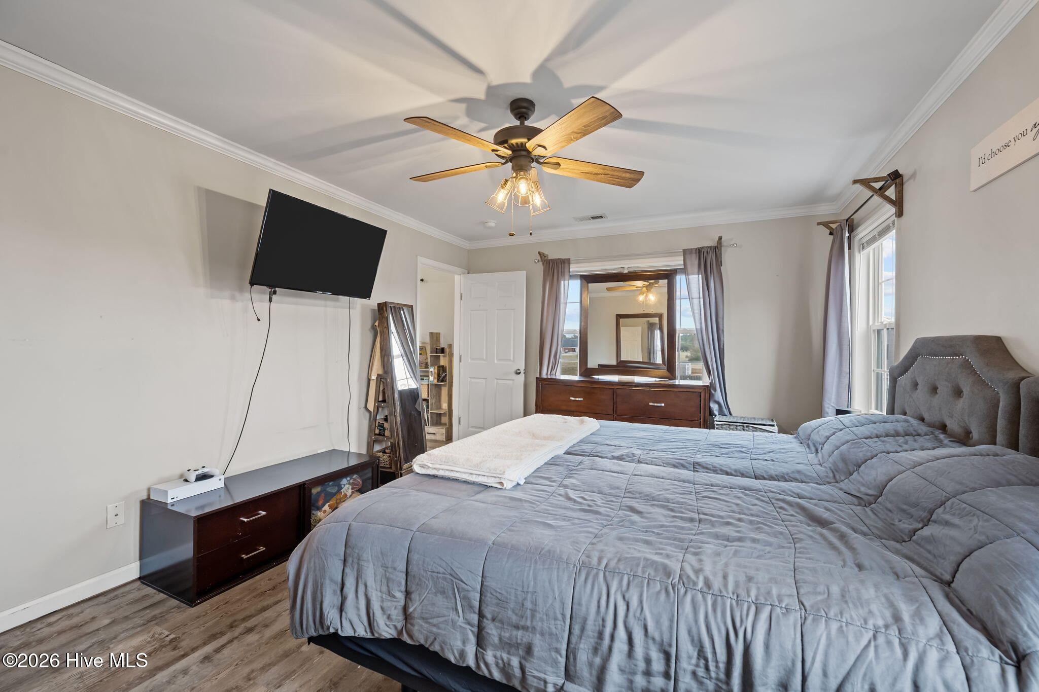 100557668 | Photo 41