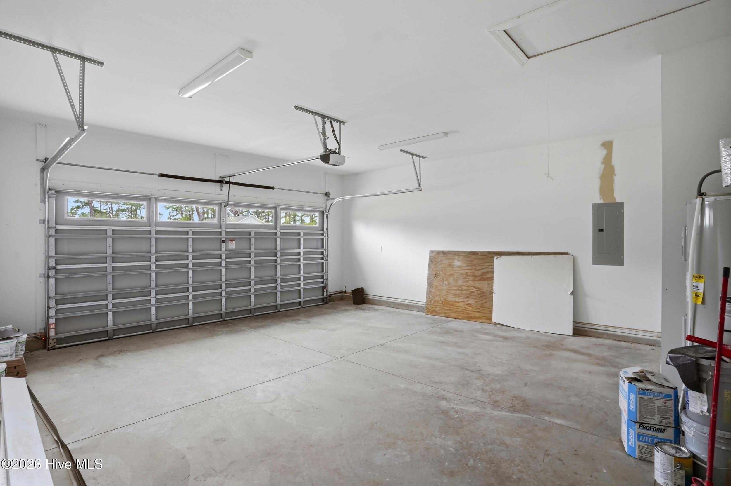 100558346 | Photo 33