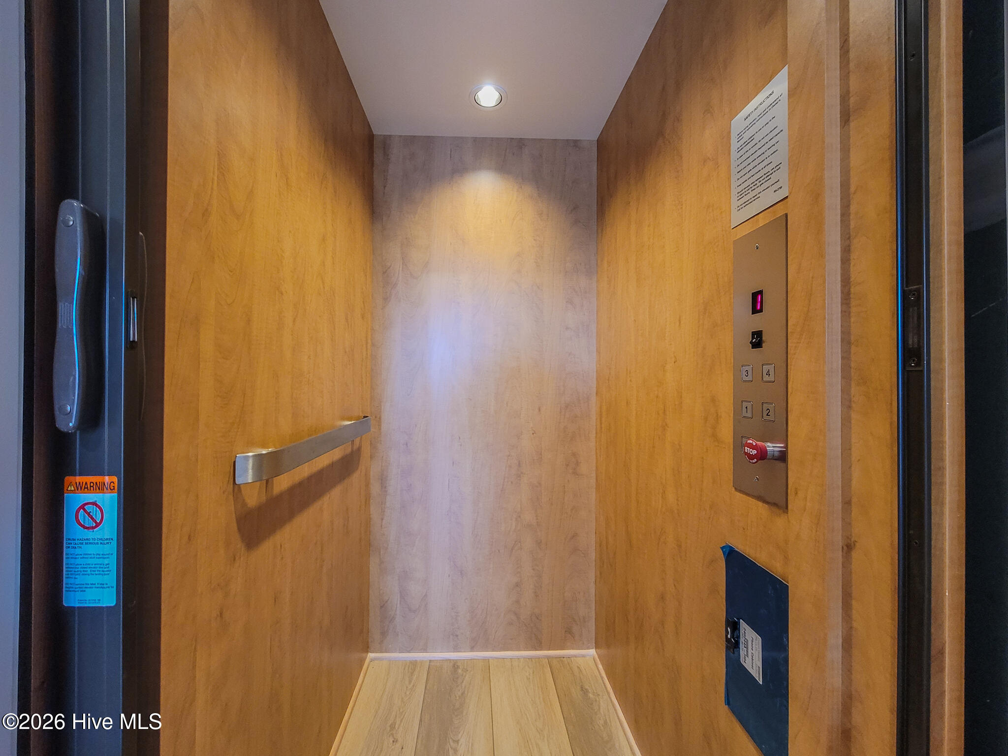 100553642 | Photo 12