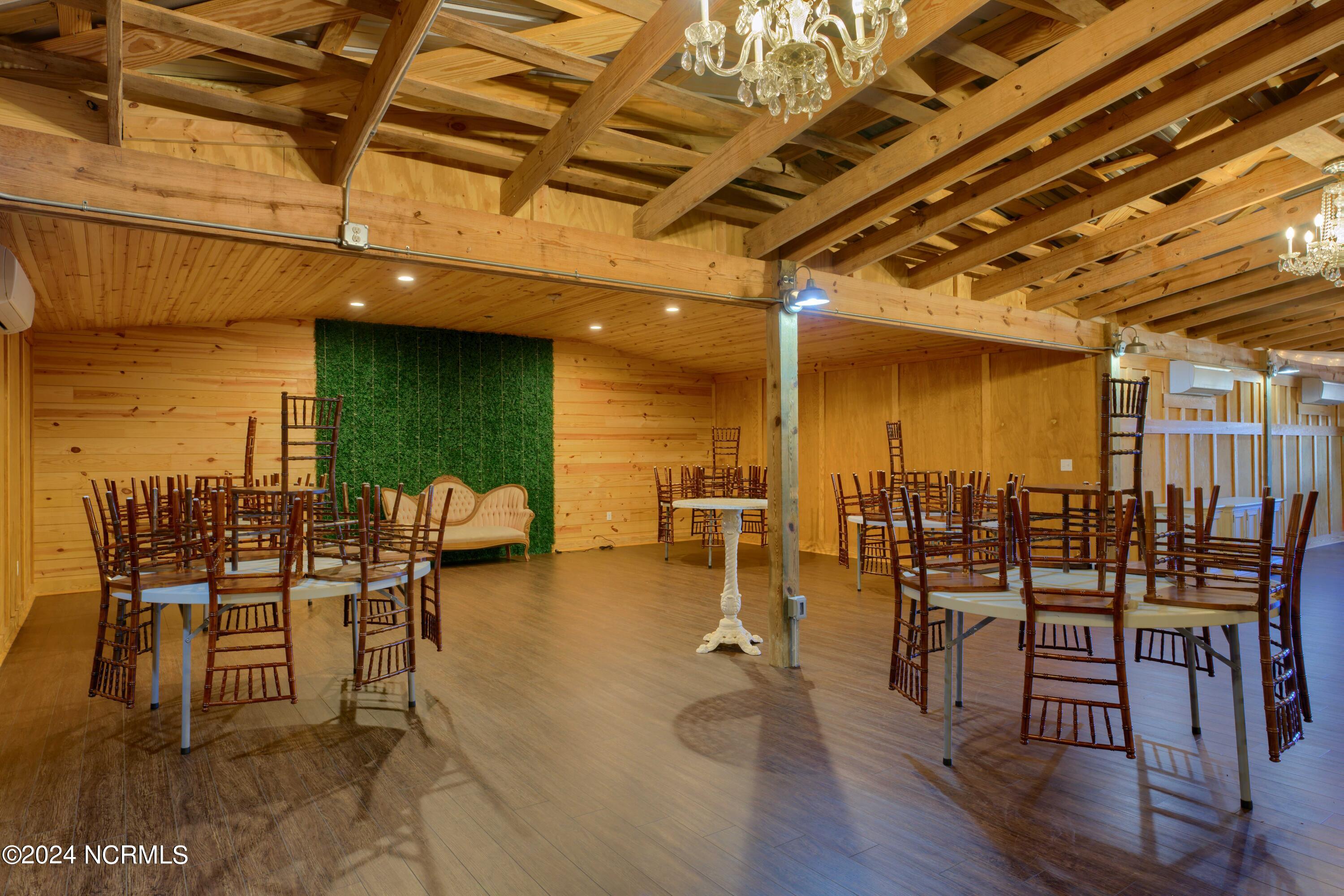 100545633 | Photo 64