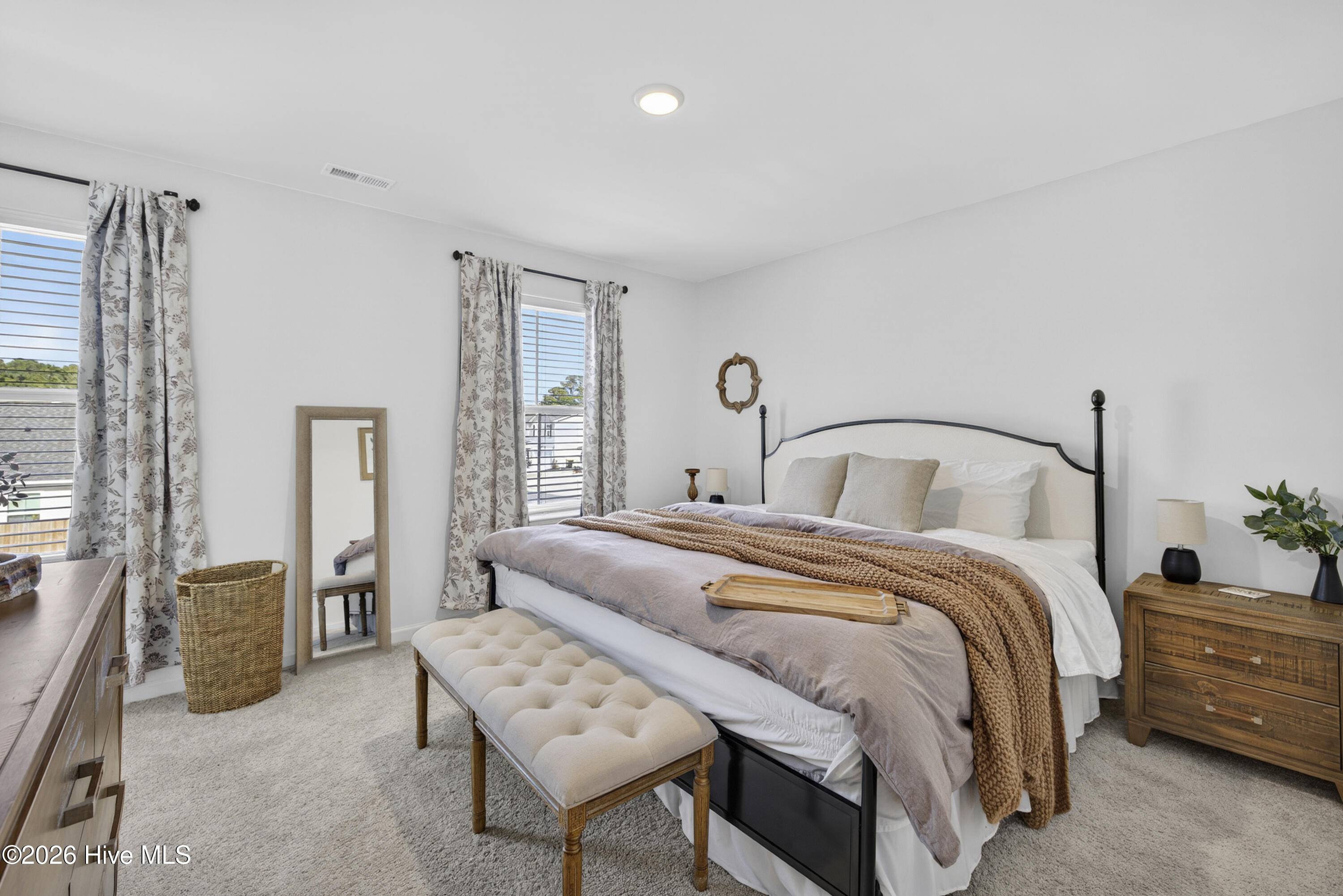 100554086 | Photo 24