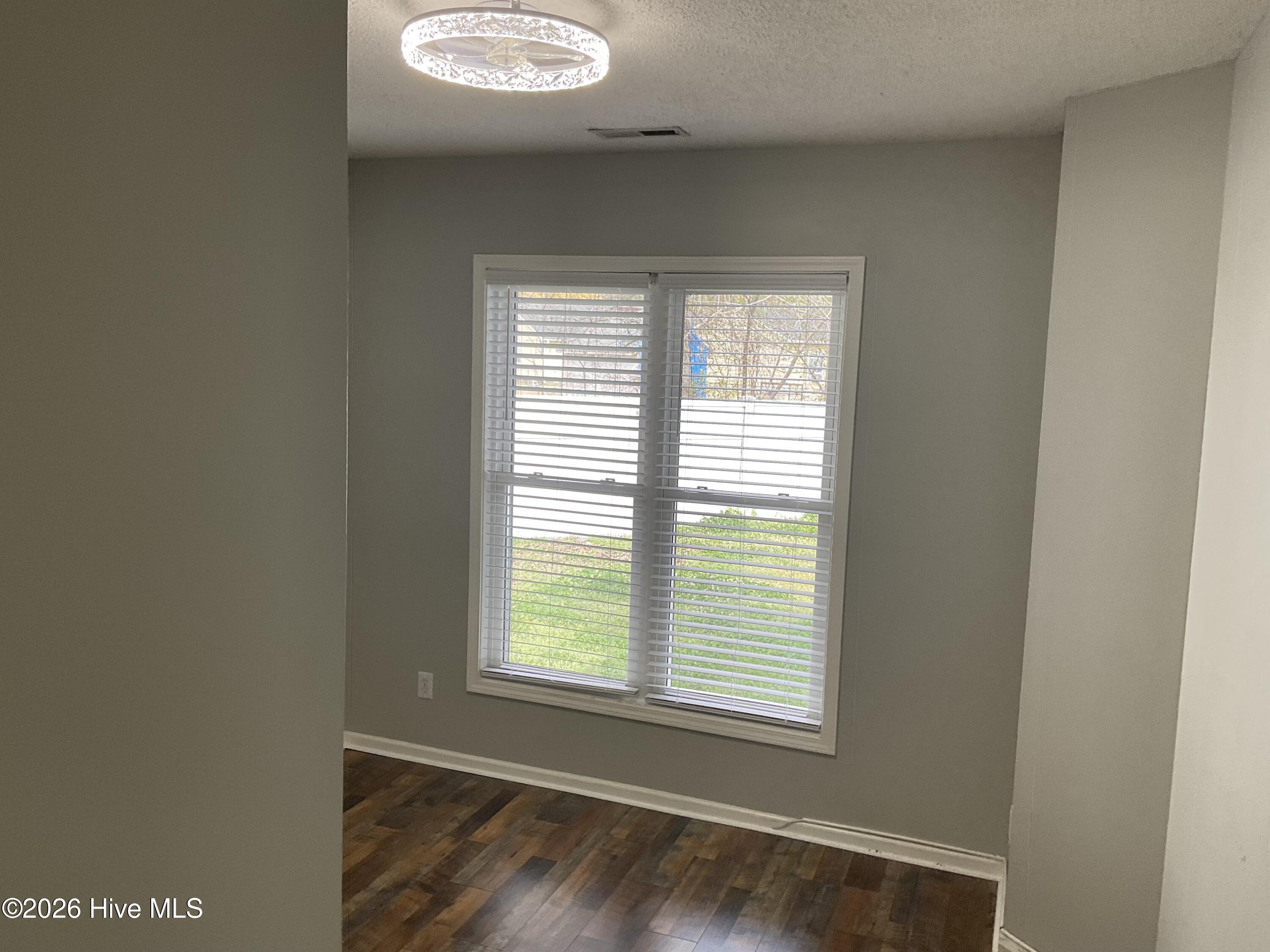 100563280 | Photo 13