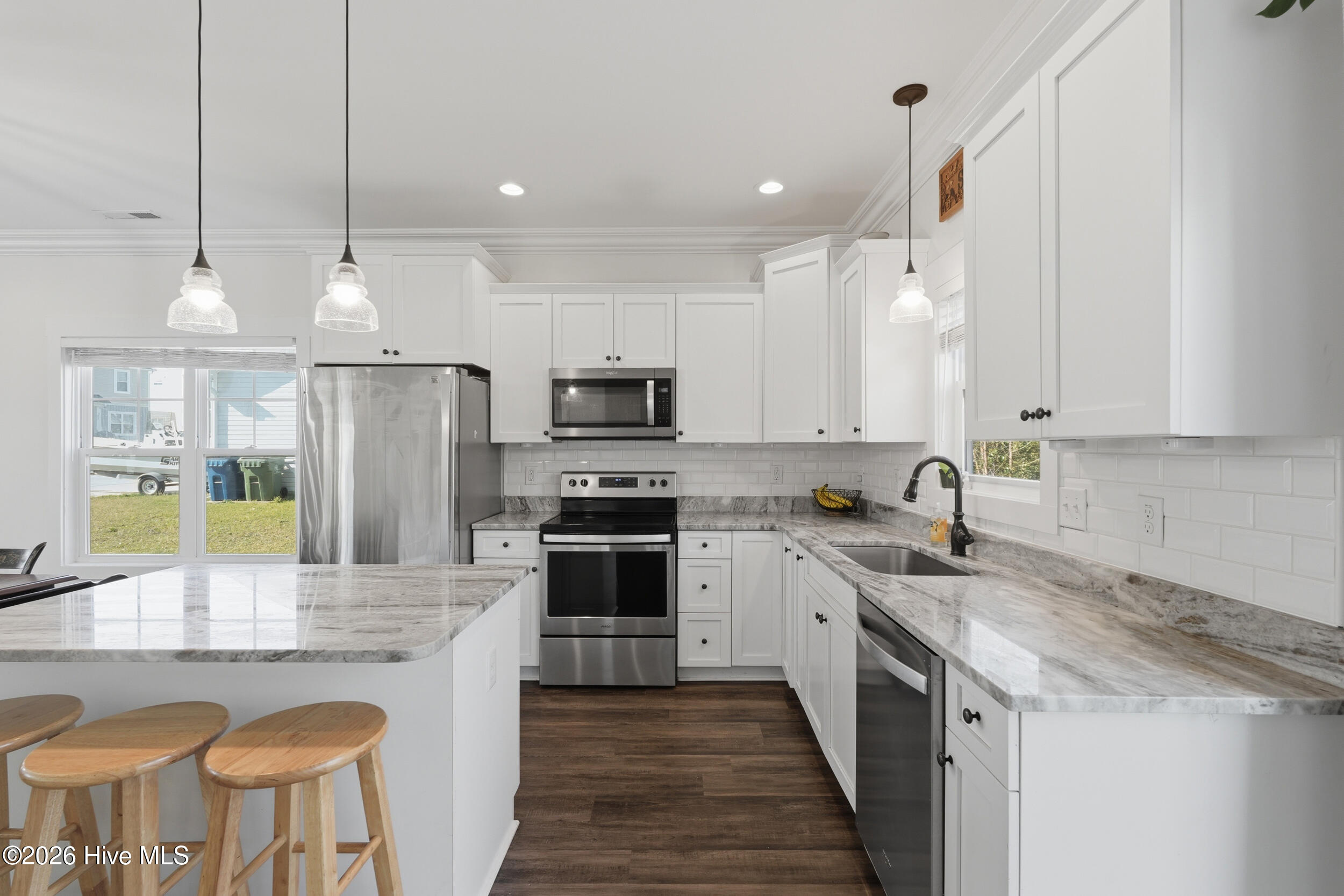 100562917 | Photo 18