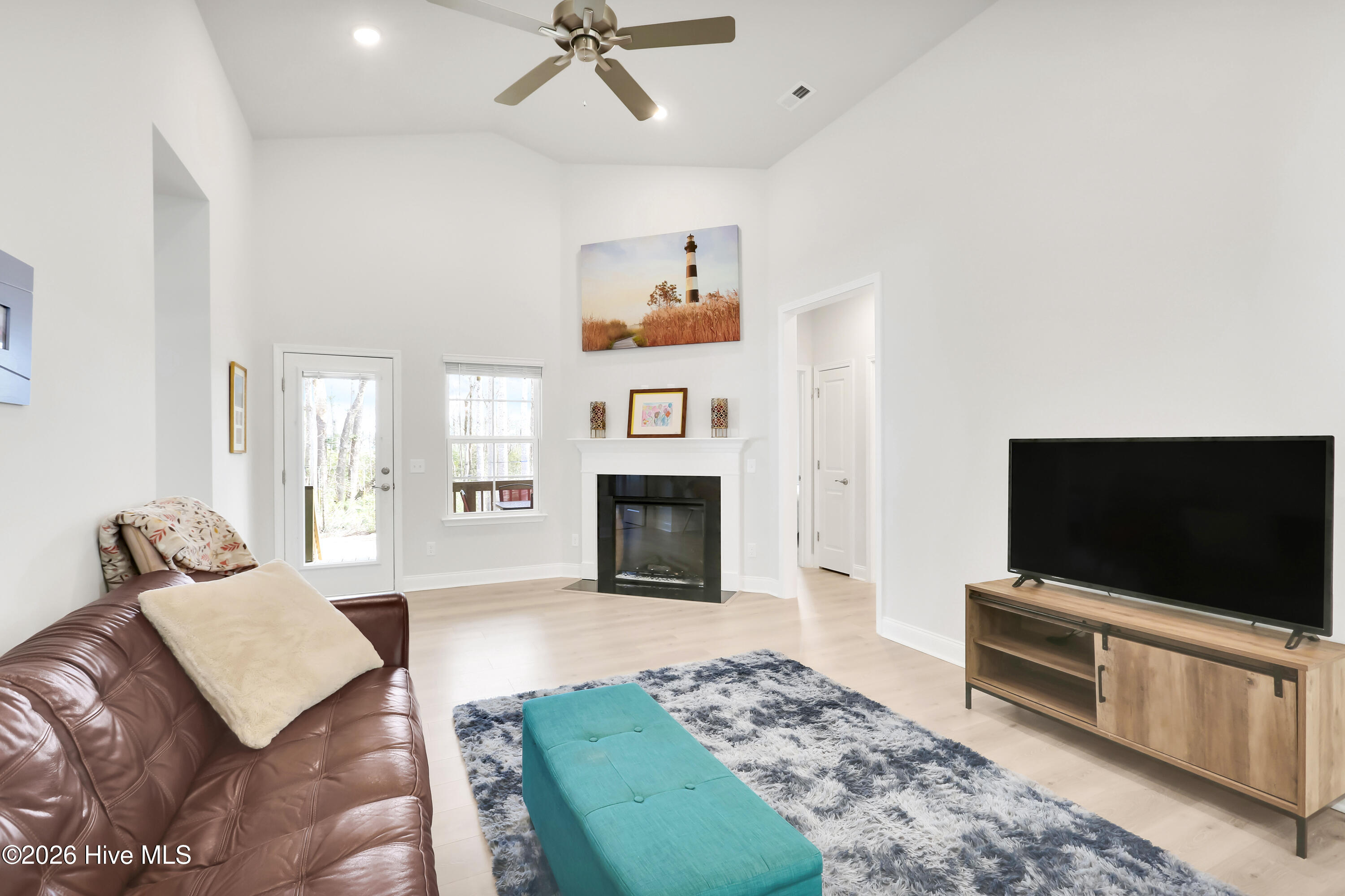 100552855 | Photo 16