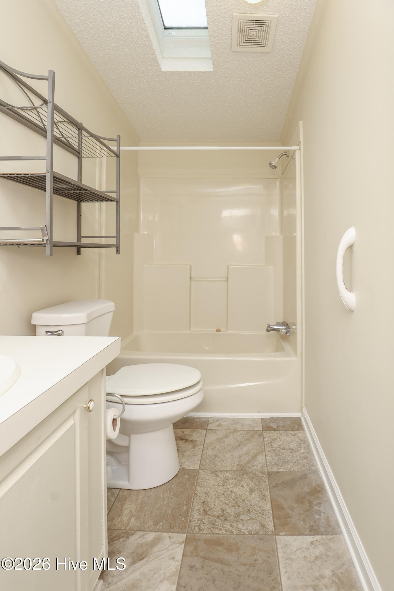 100548874 | Photo 40