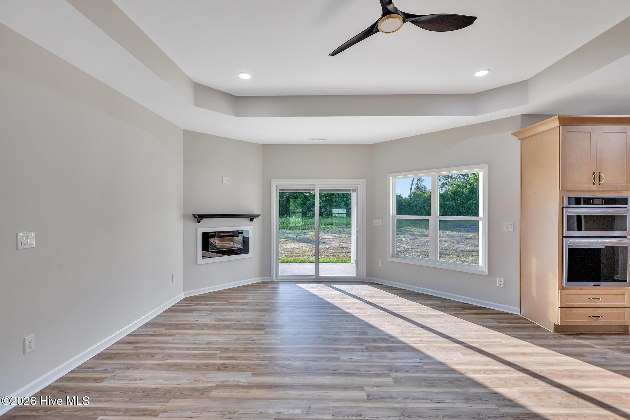 100552595 | Photo 14