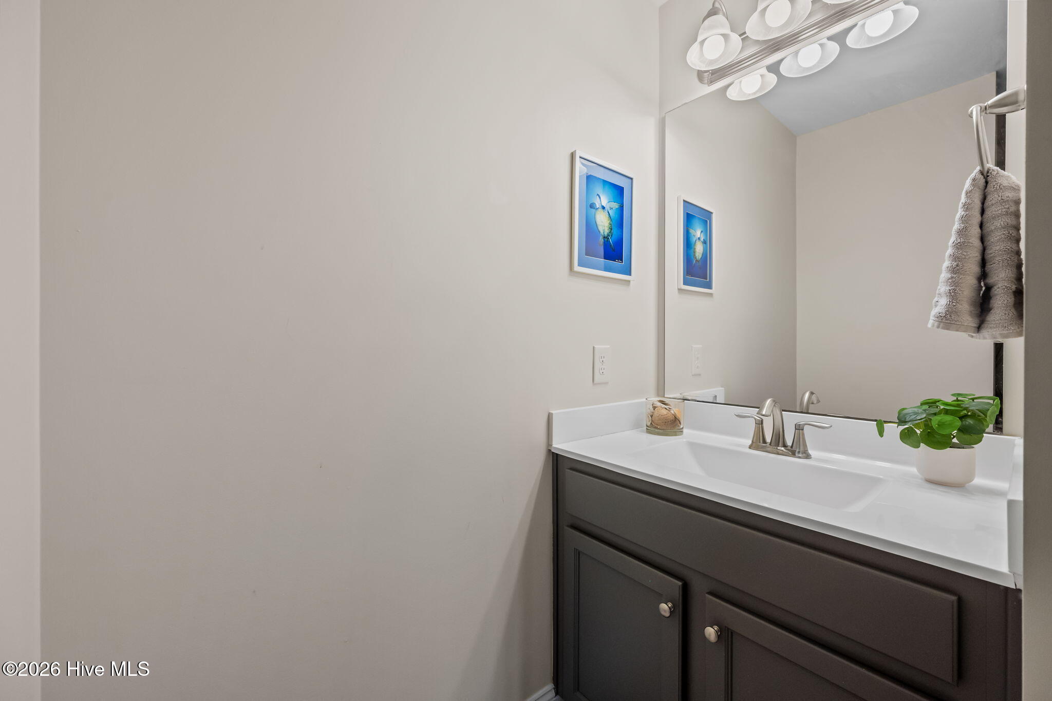 100554000 | Photo 44