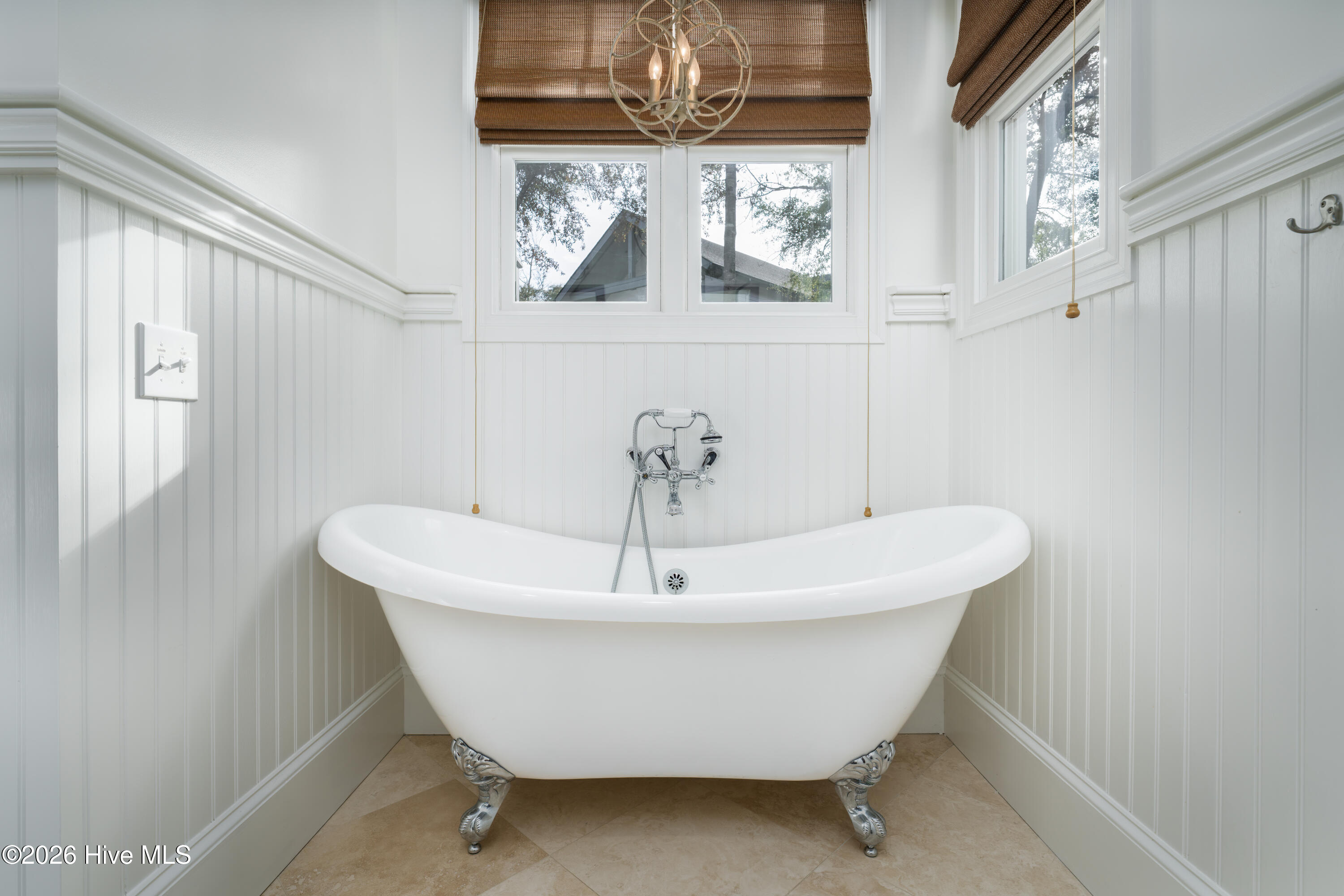 100549444 | Photo 36