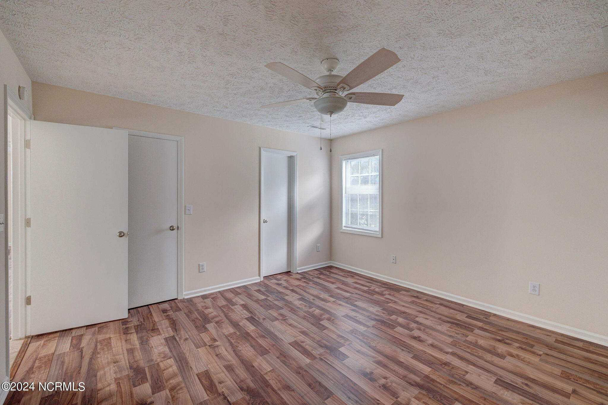 100555871 | Photo 23