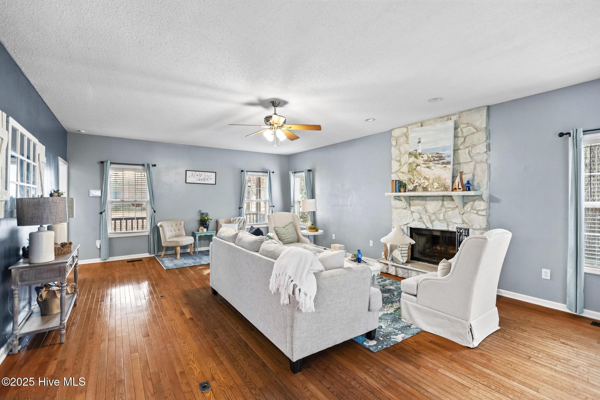 100546183 | Photo 13