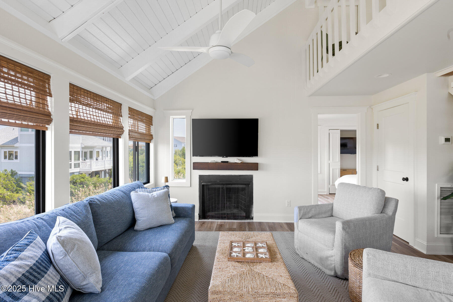 100540785 | Photo 12