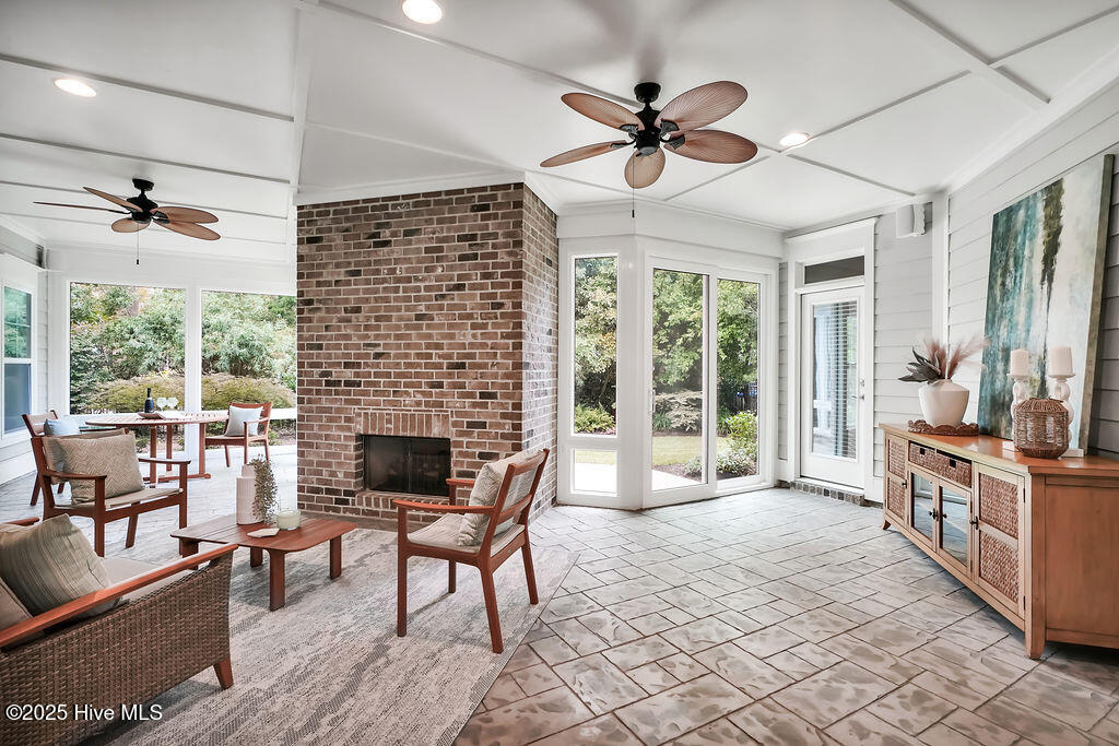 100514876 | Photo 43