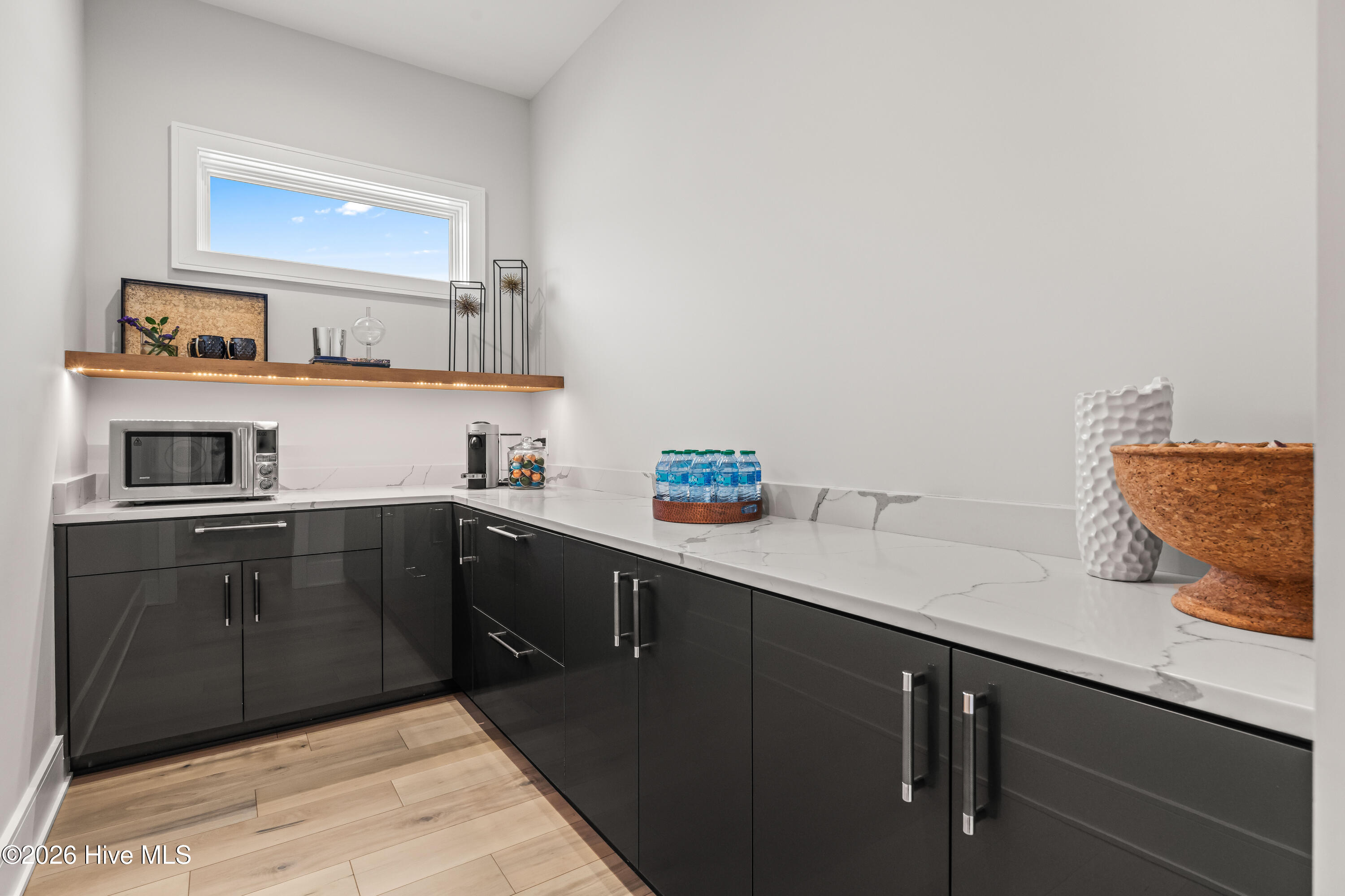 100567165 | Photo 23