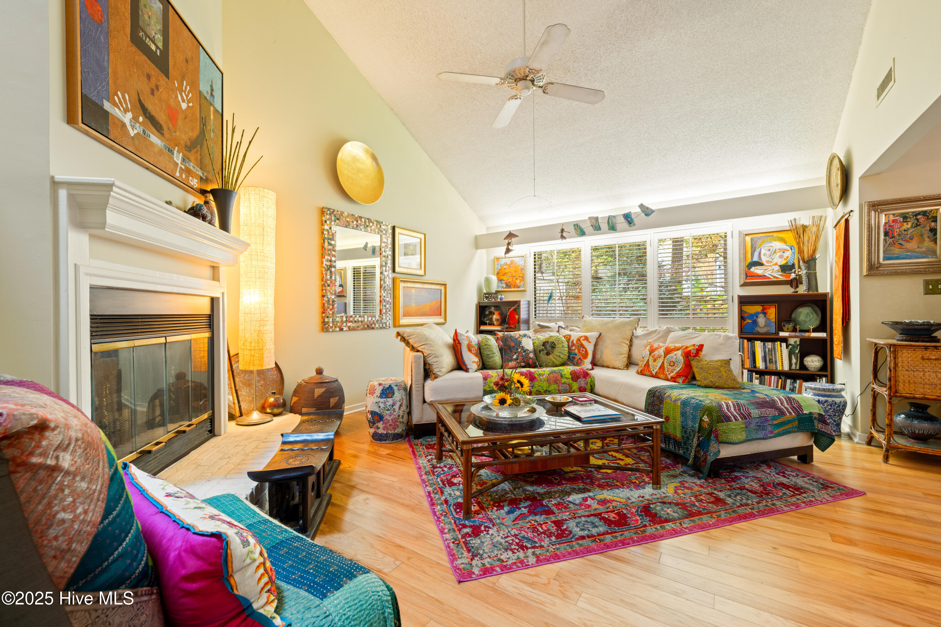 100543776 | Photo 15