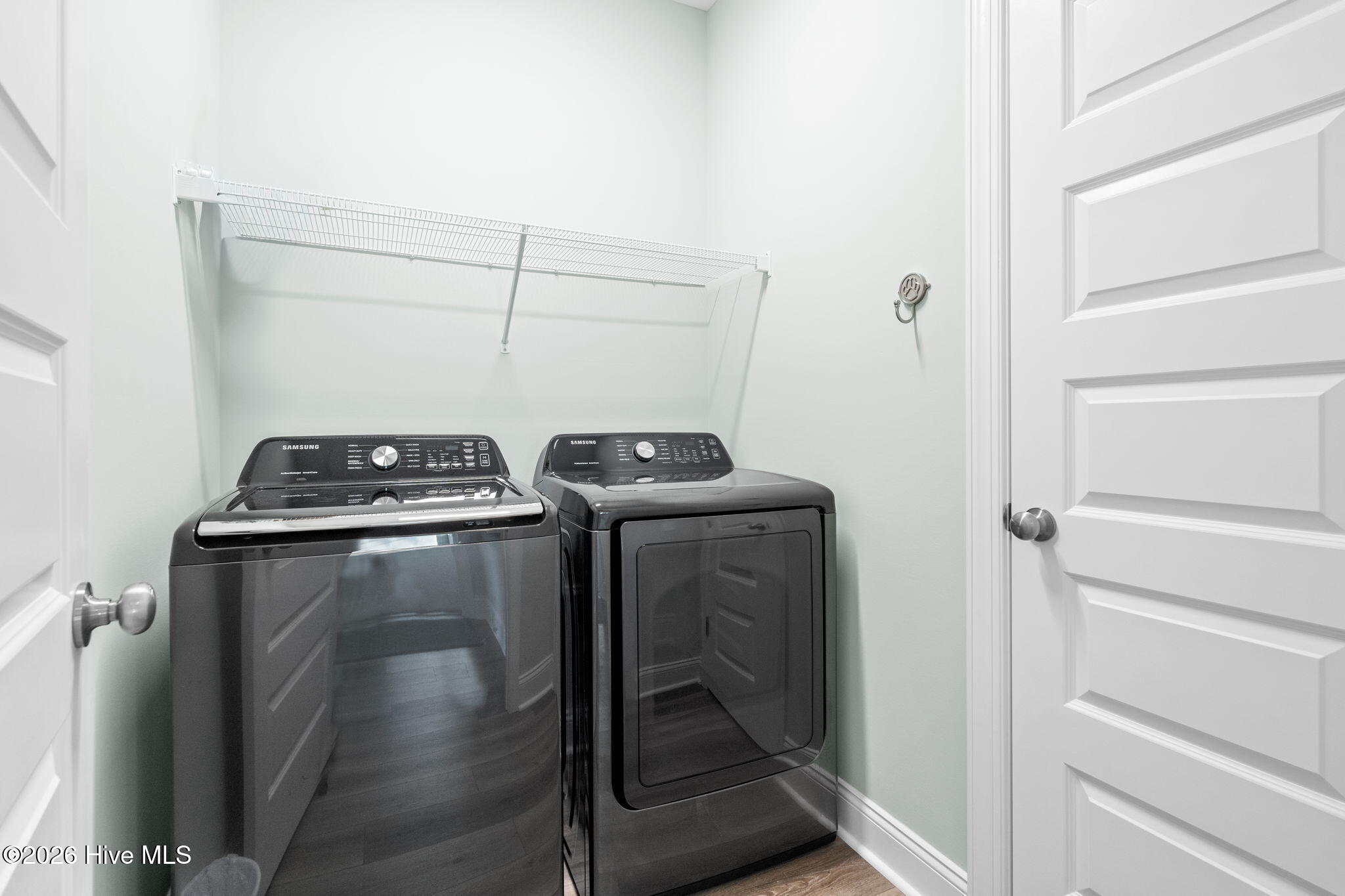 100568593 | Photo 25