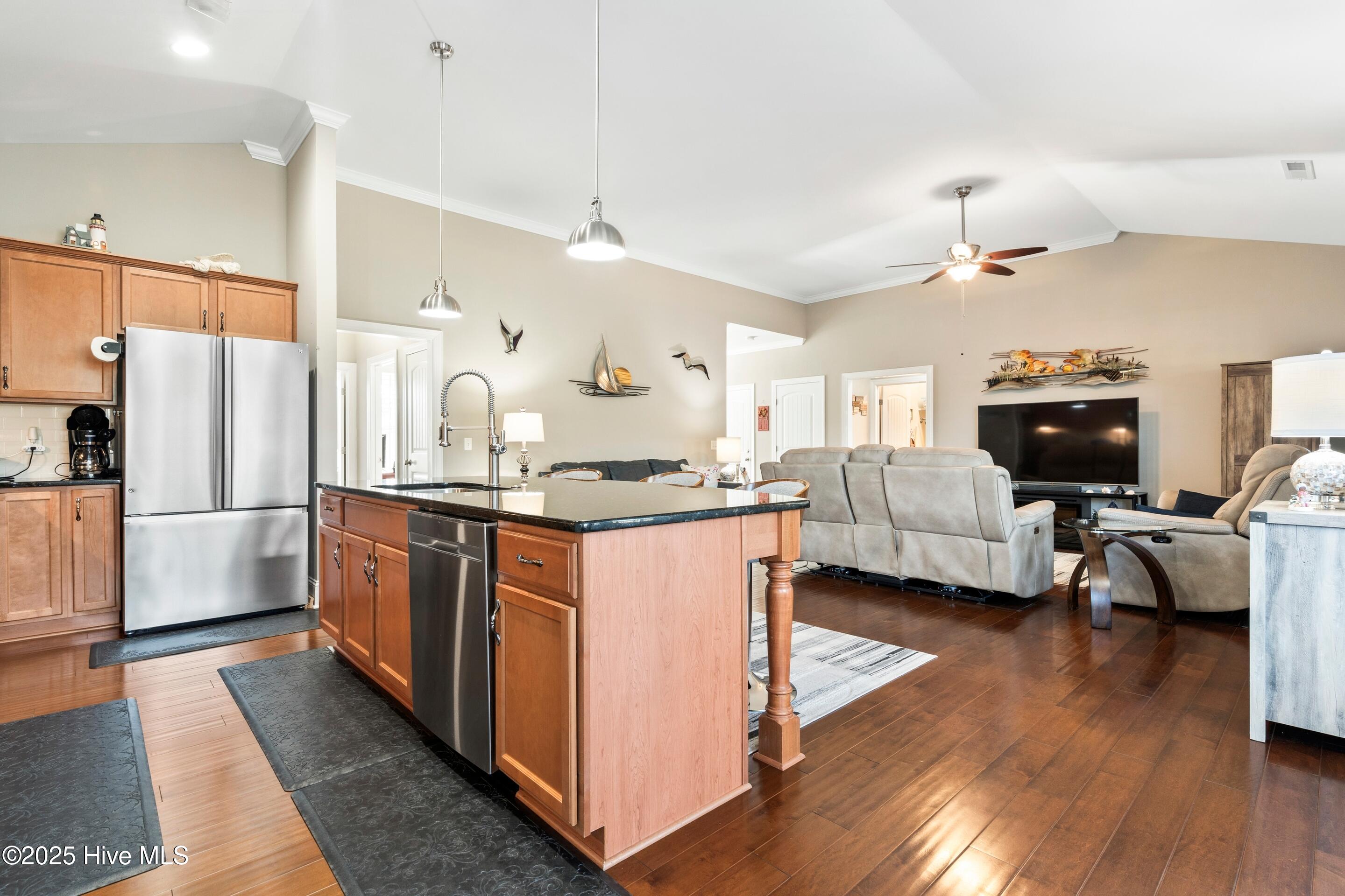 100540800 | Photo 26