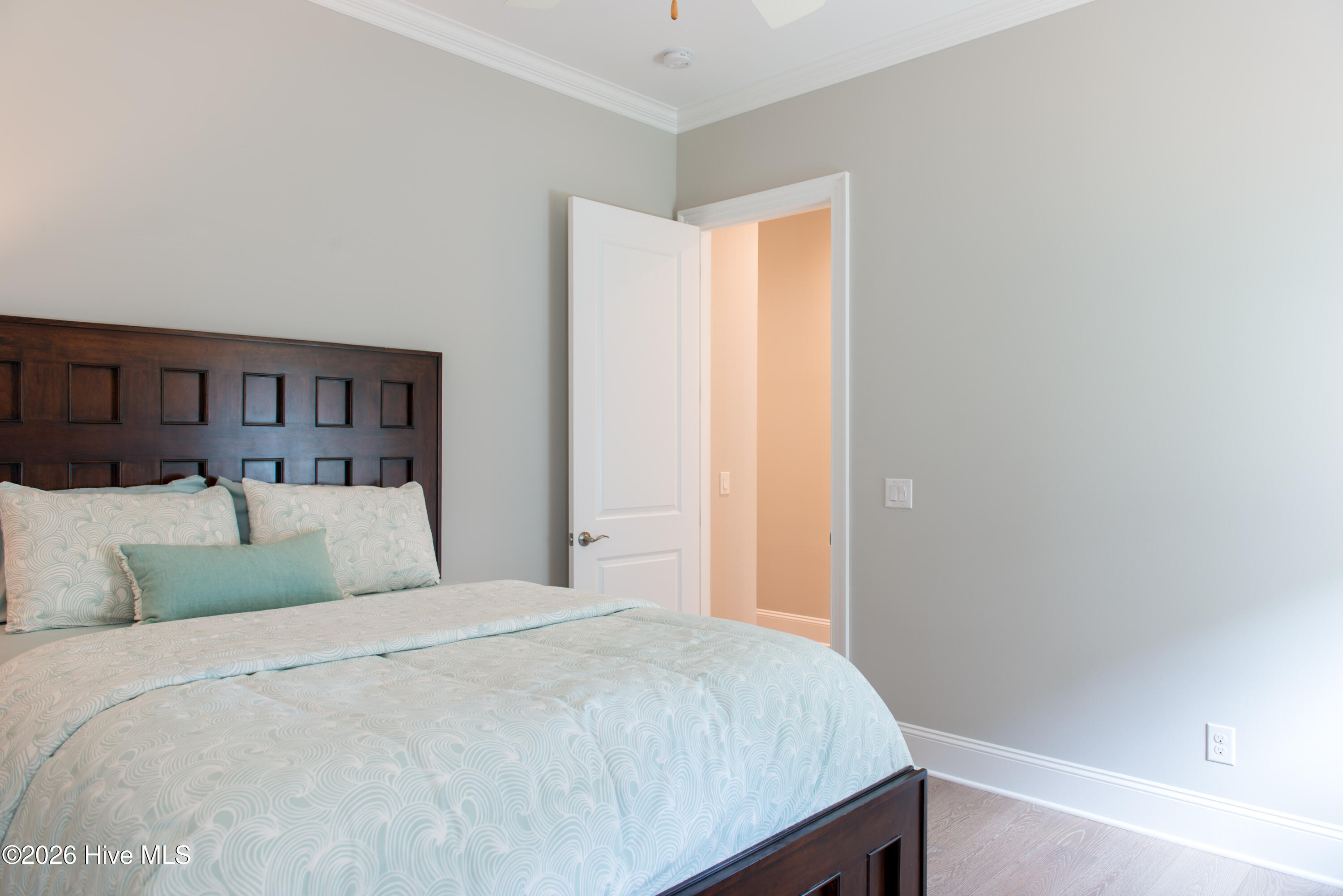 100560299 | Photo 54