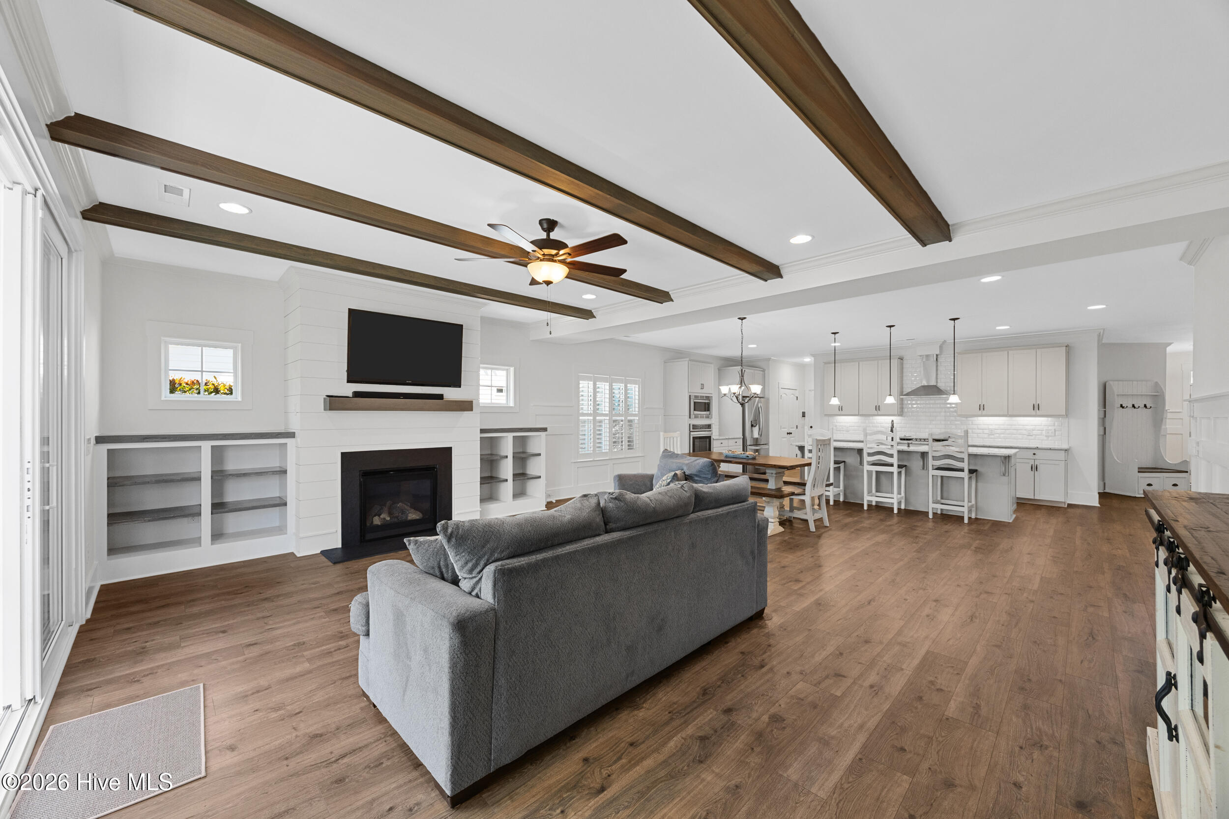 100564447 | Photo 14