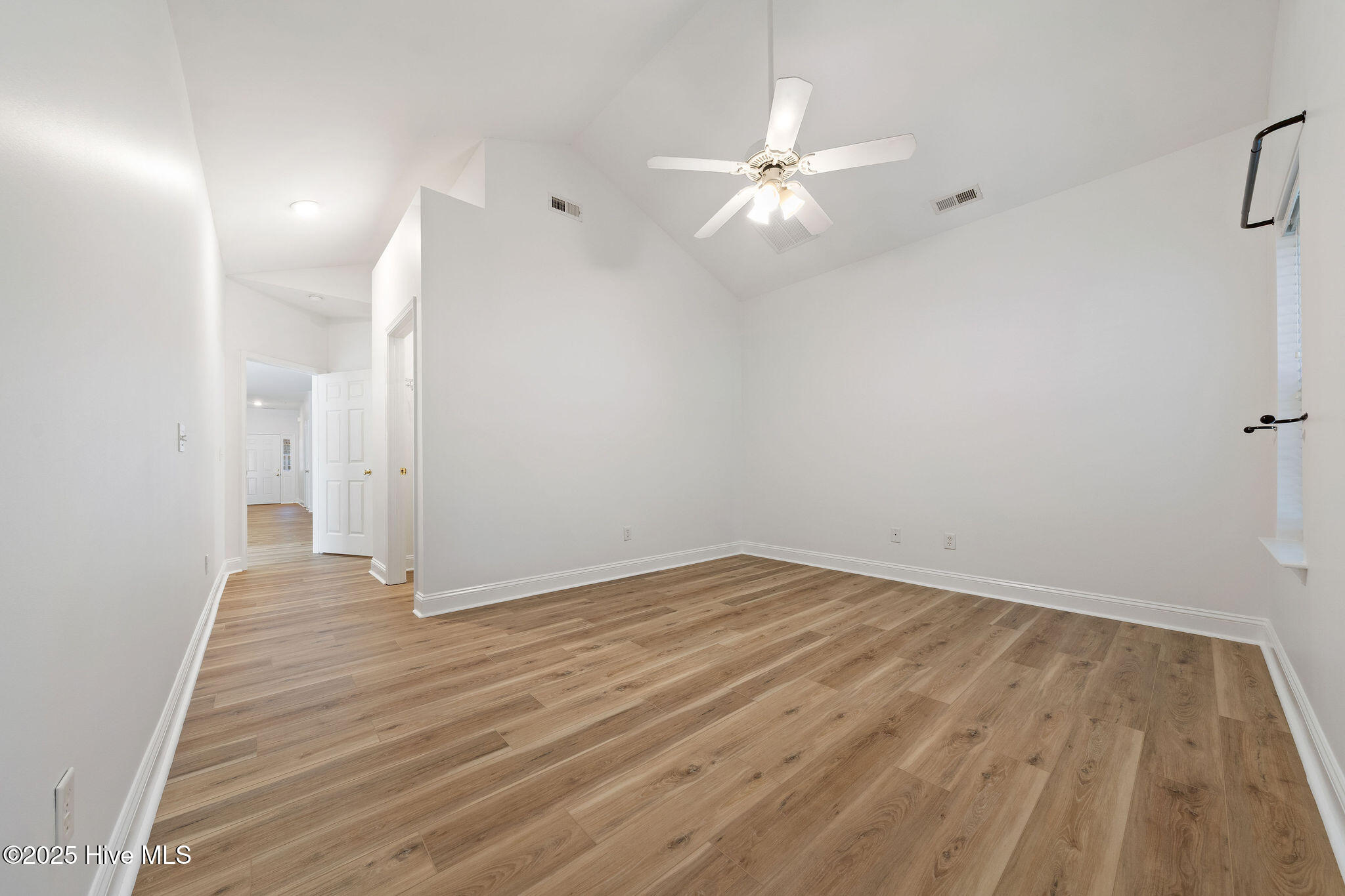 100529129 | Photo 22