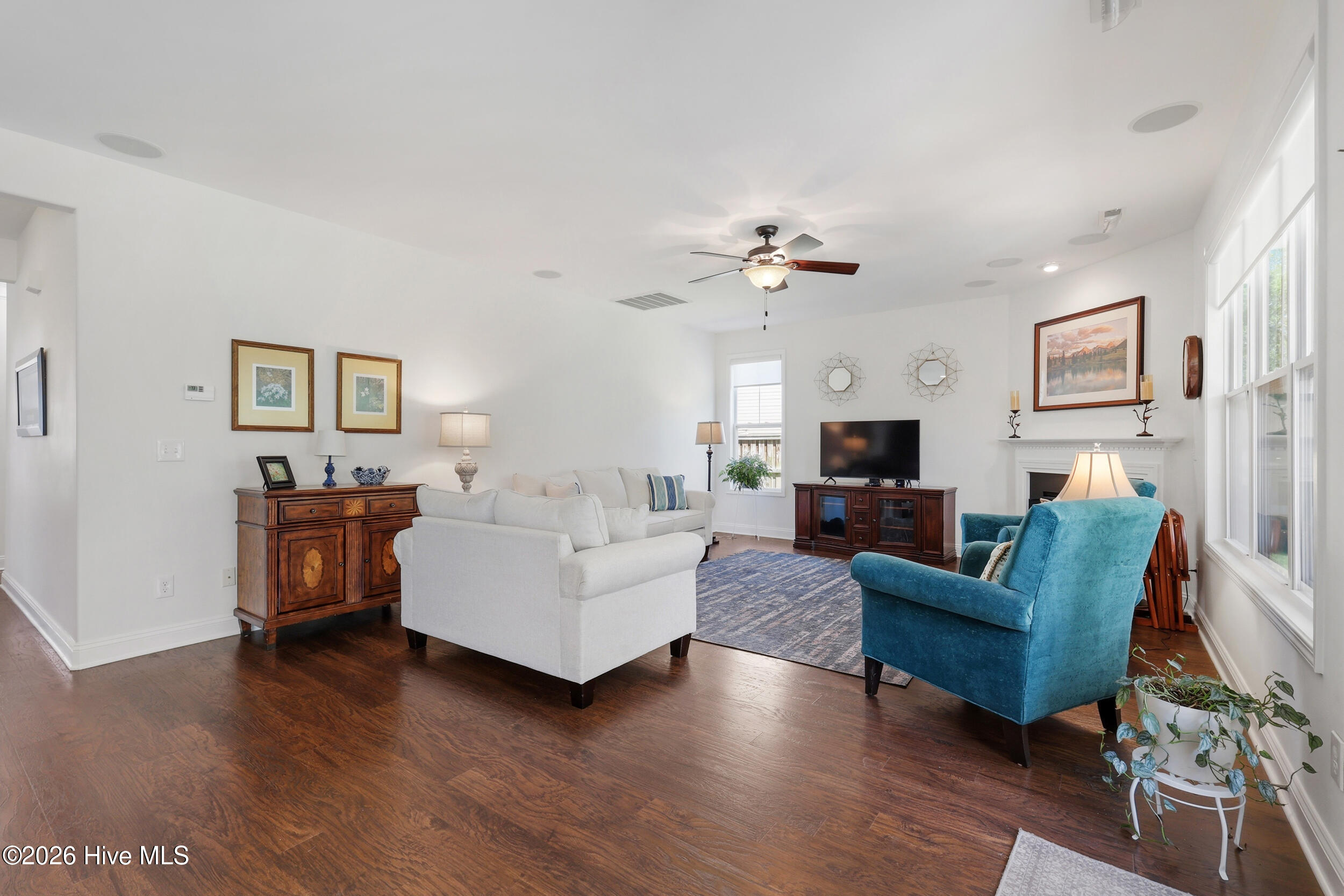 100565856 | Photo 35