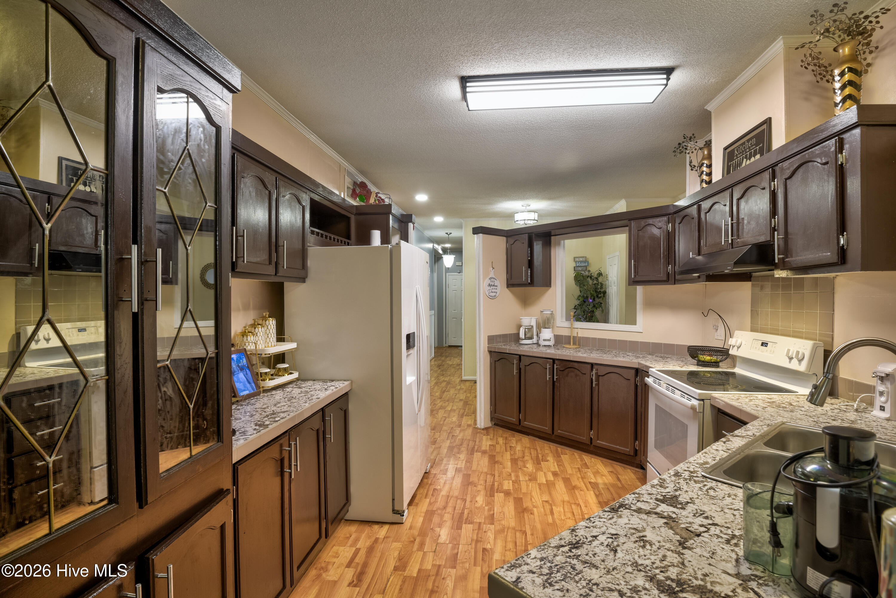 100566927 | Photo 10