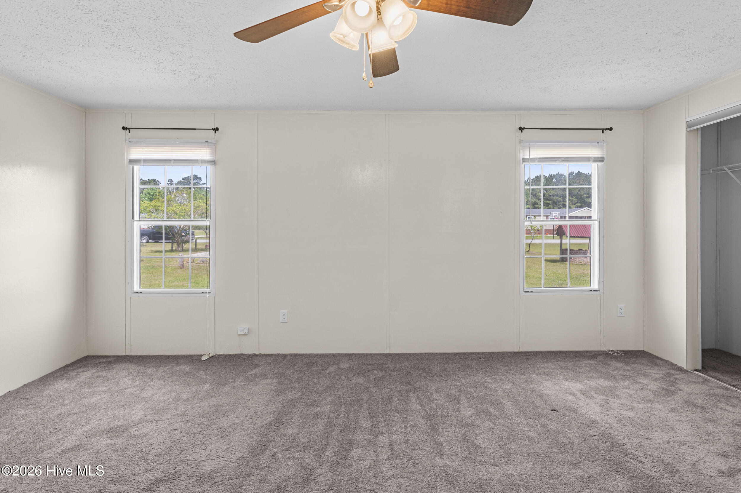 100568430 | Photo 24