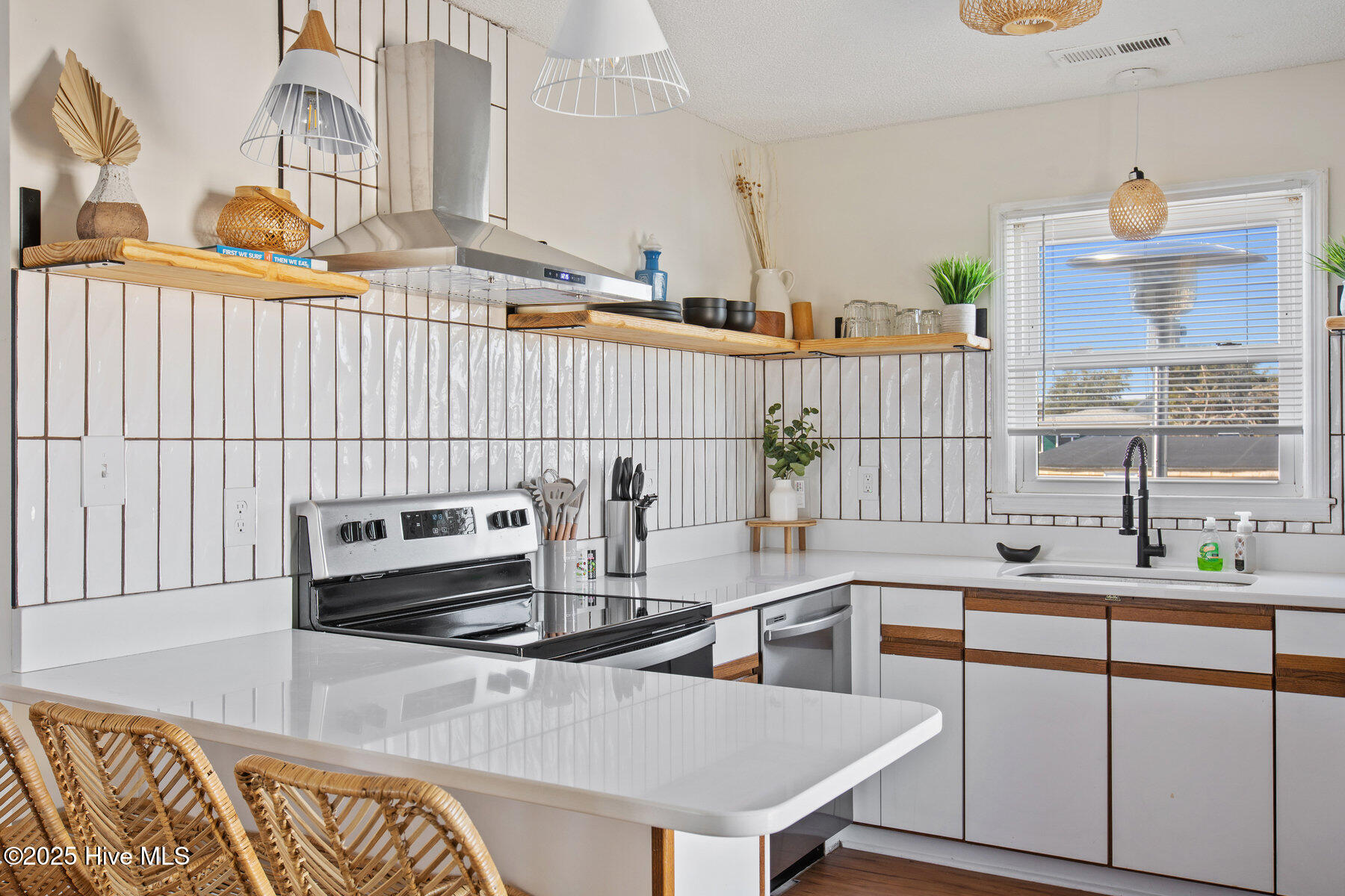 100540595 | Photo 35