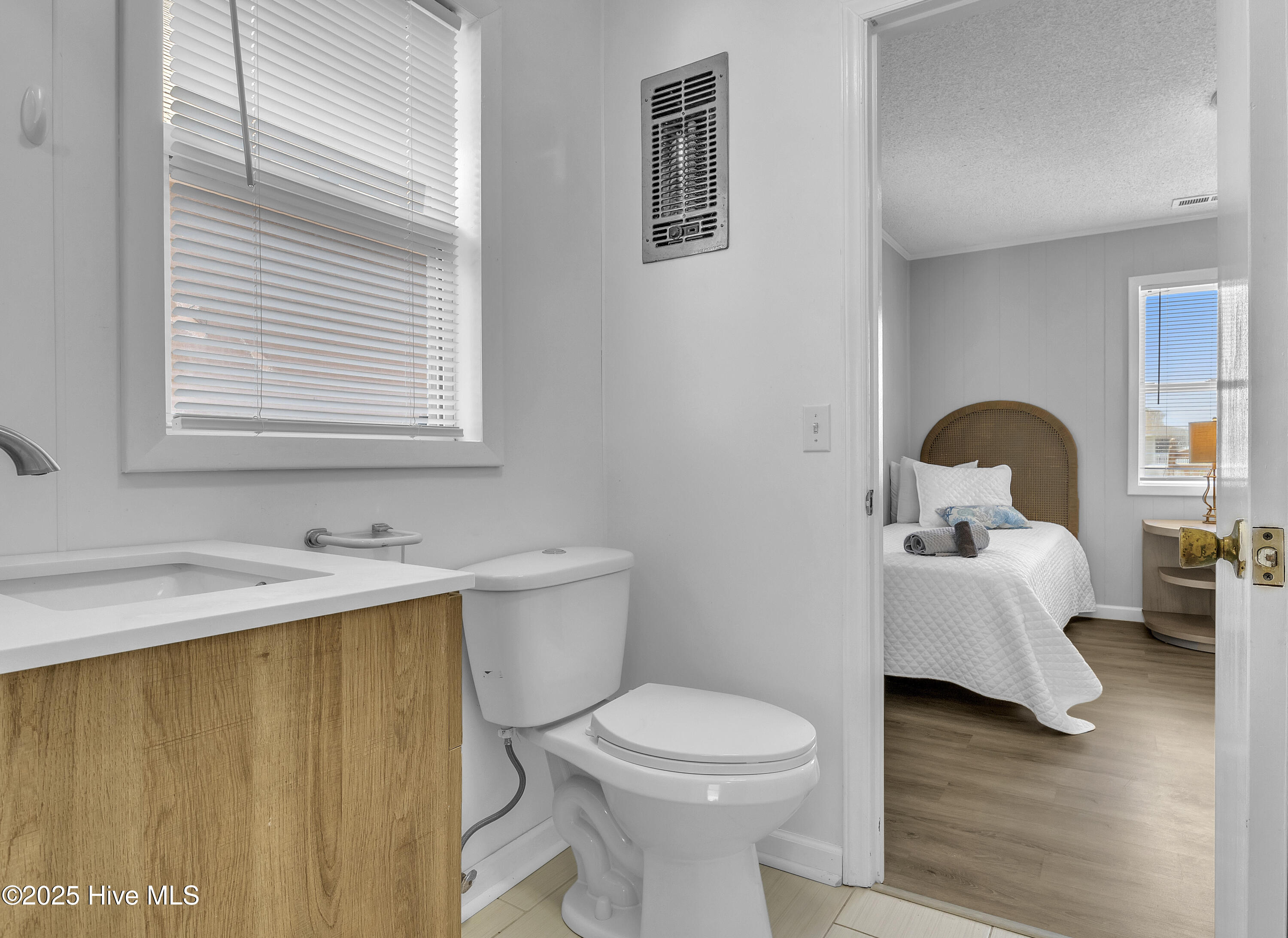 100545312 | Photo 30