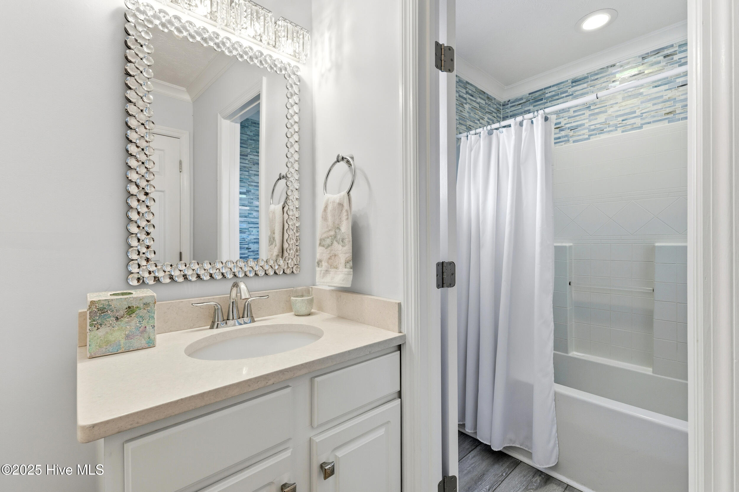 100535212 | Photo 33