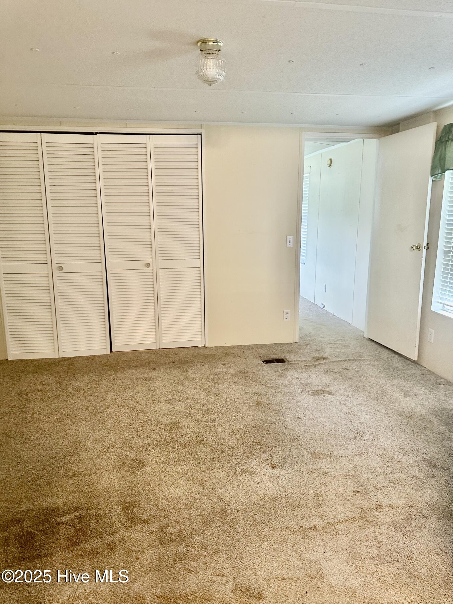 100512329 | Photo 11