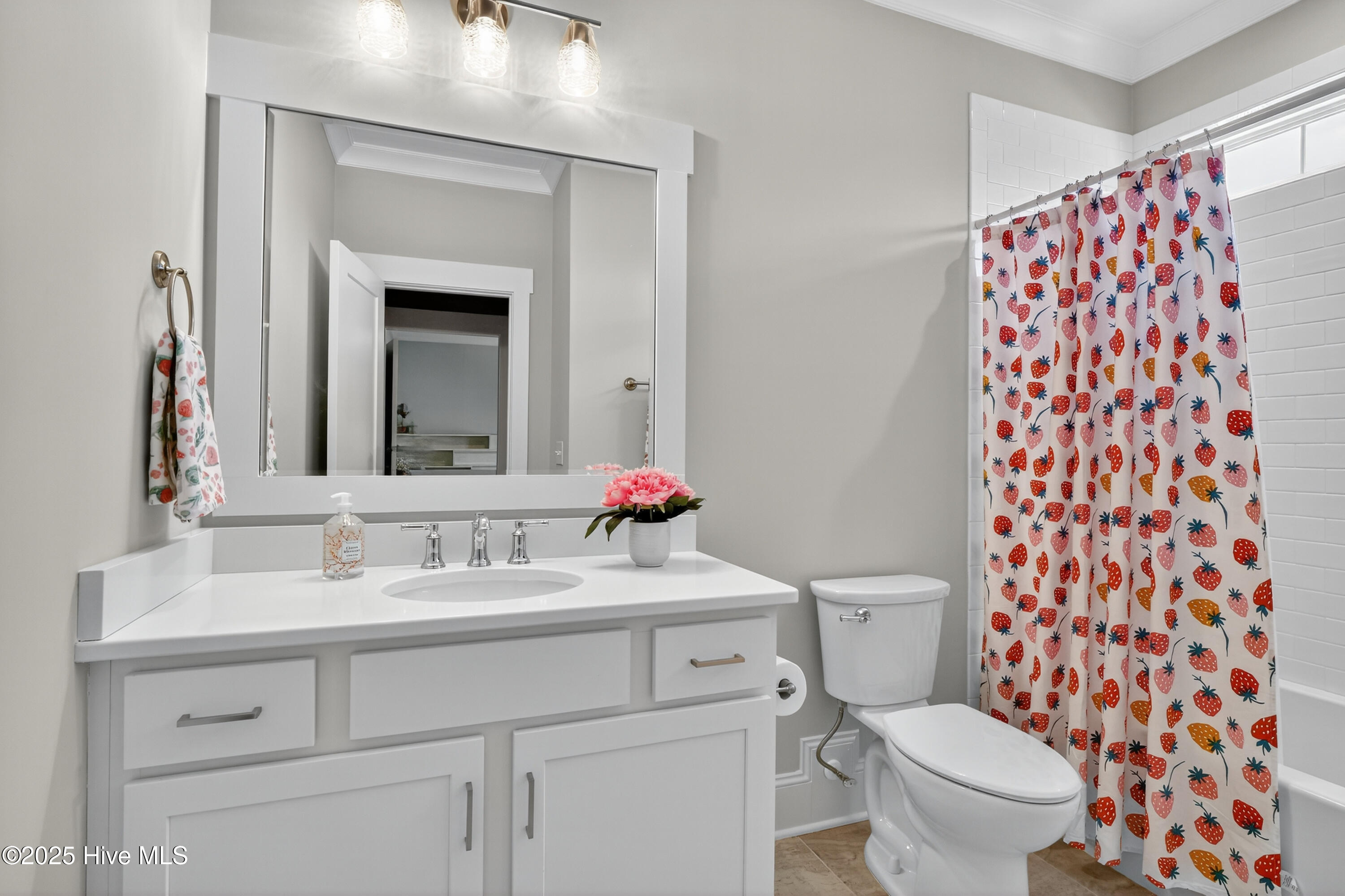 100523935 | Photo 42