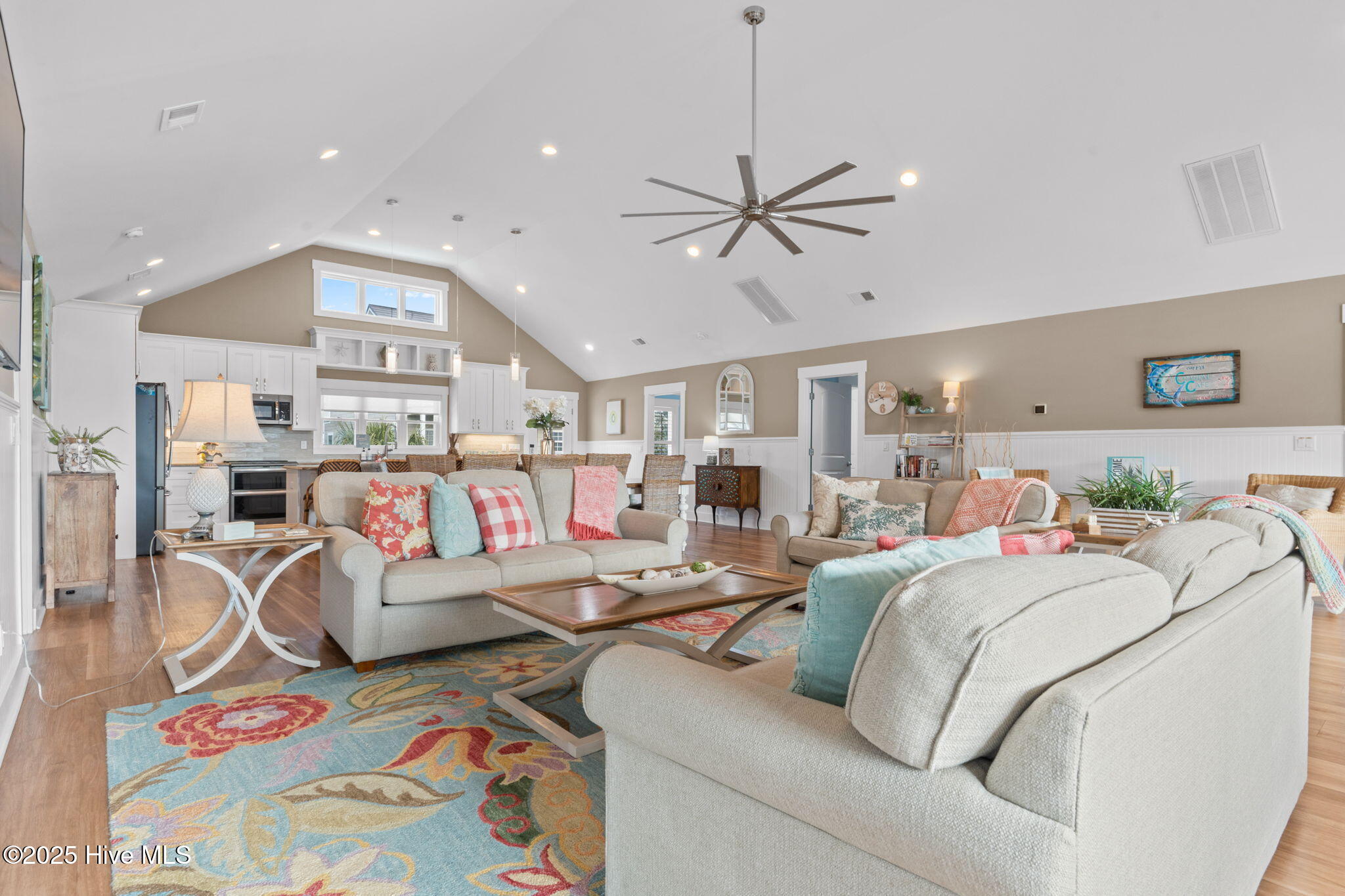 100541677 | Photo 16