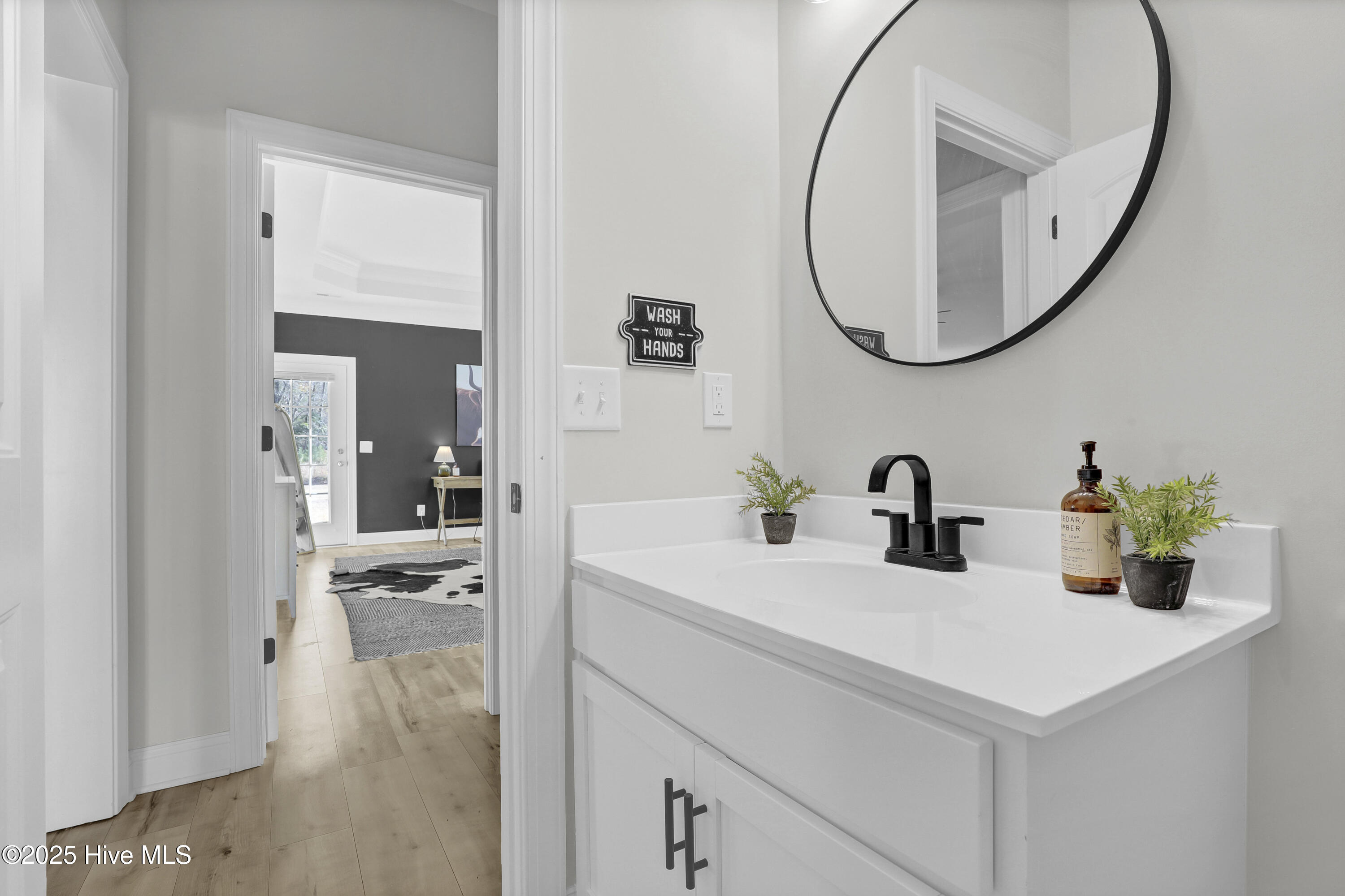 100546103 | Photo 26