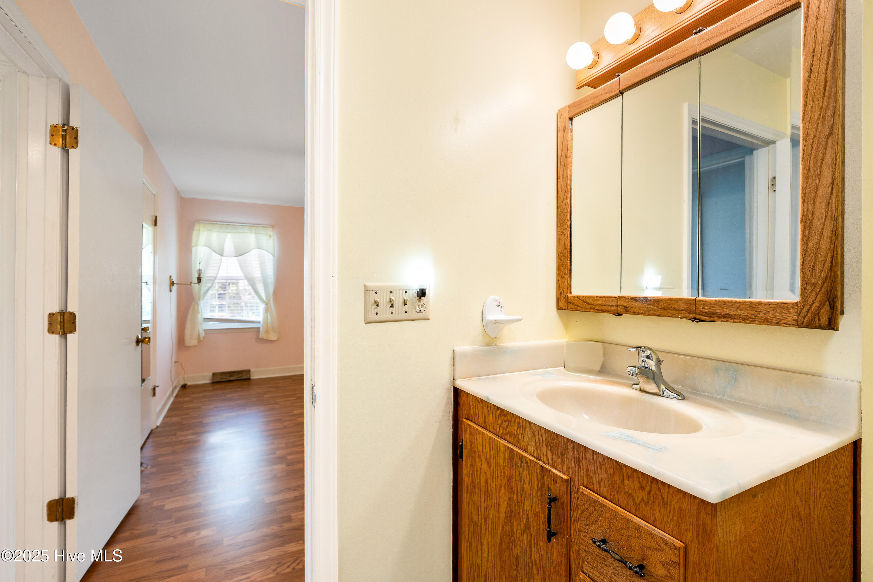 100536869 | Photo 26