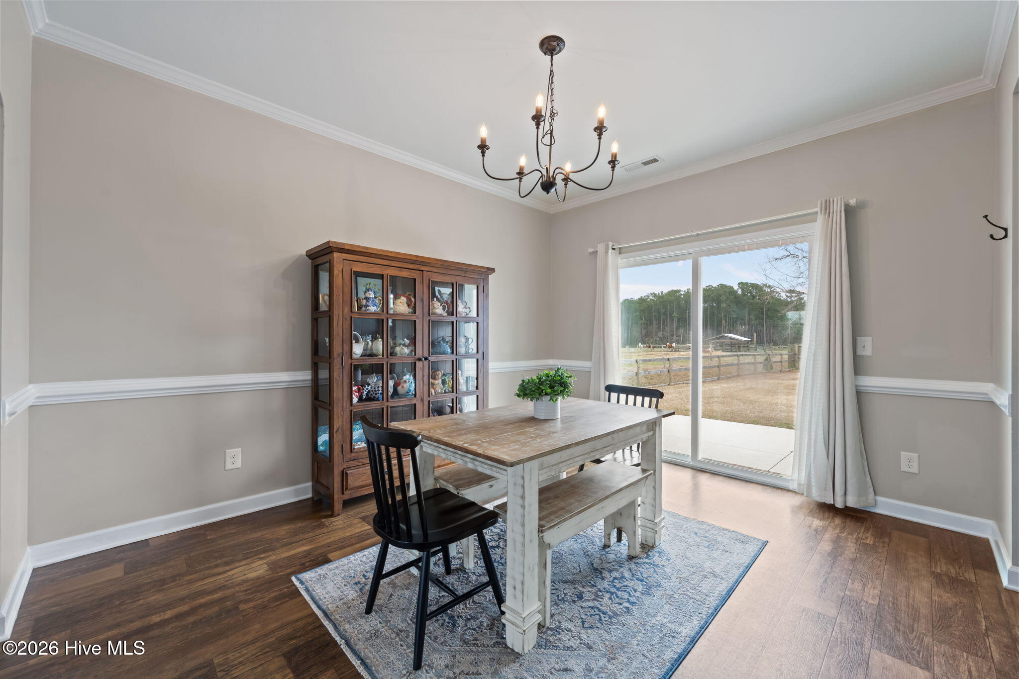 100557643 | Photo 13