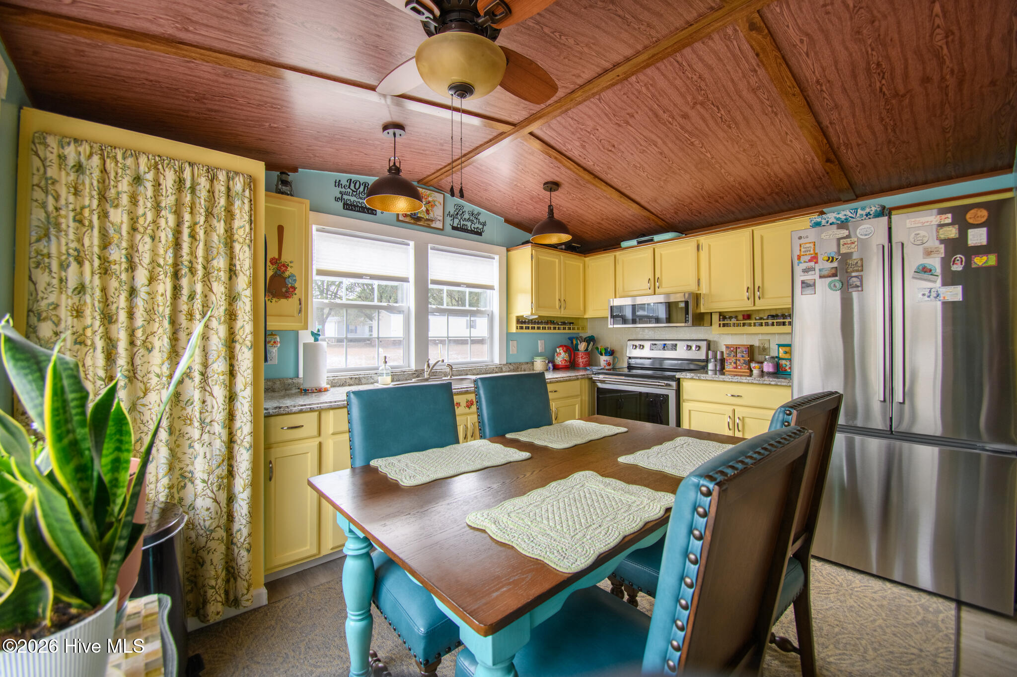 100558747 | Photo 32