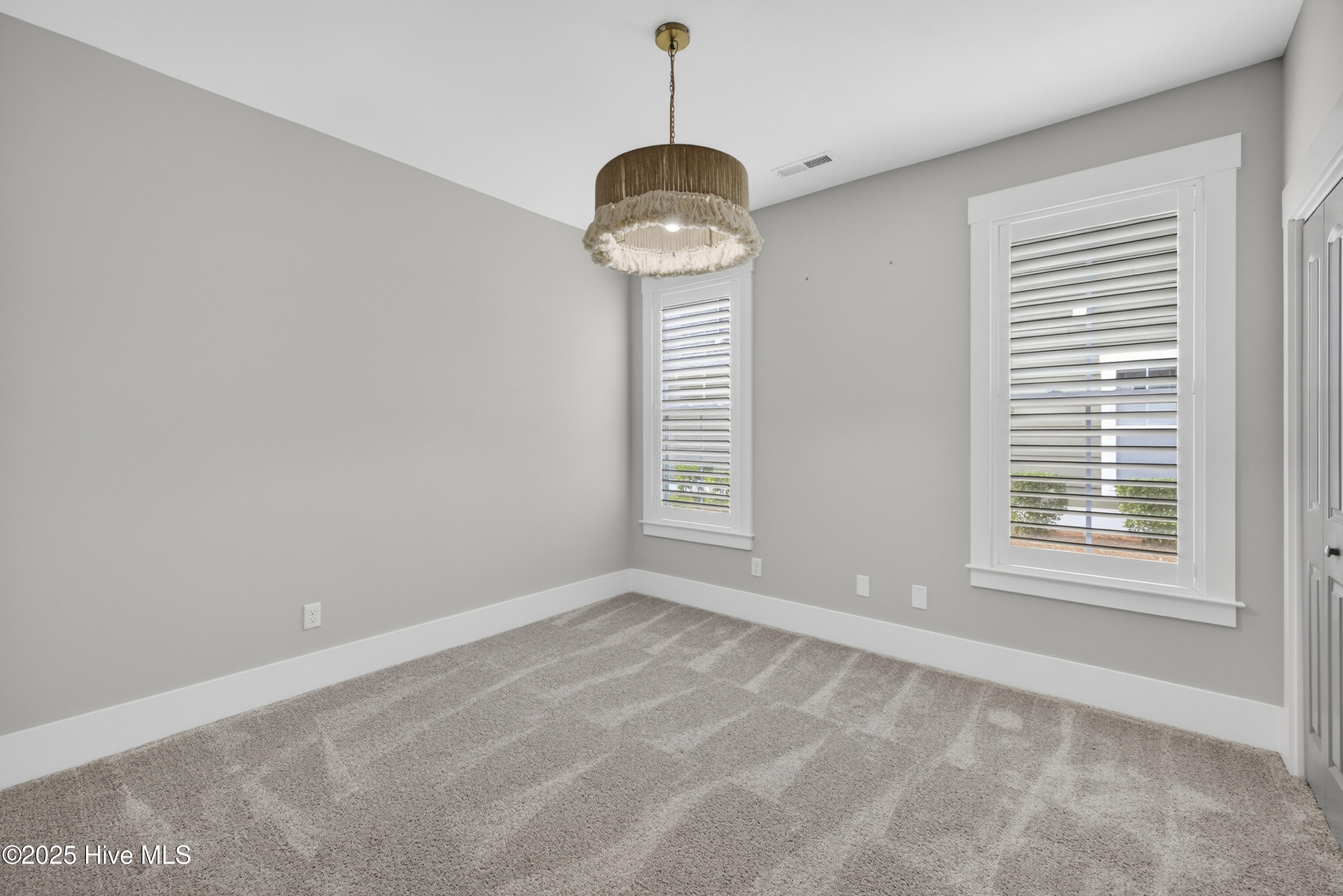 100547164 | Photo 30