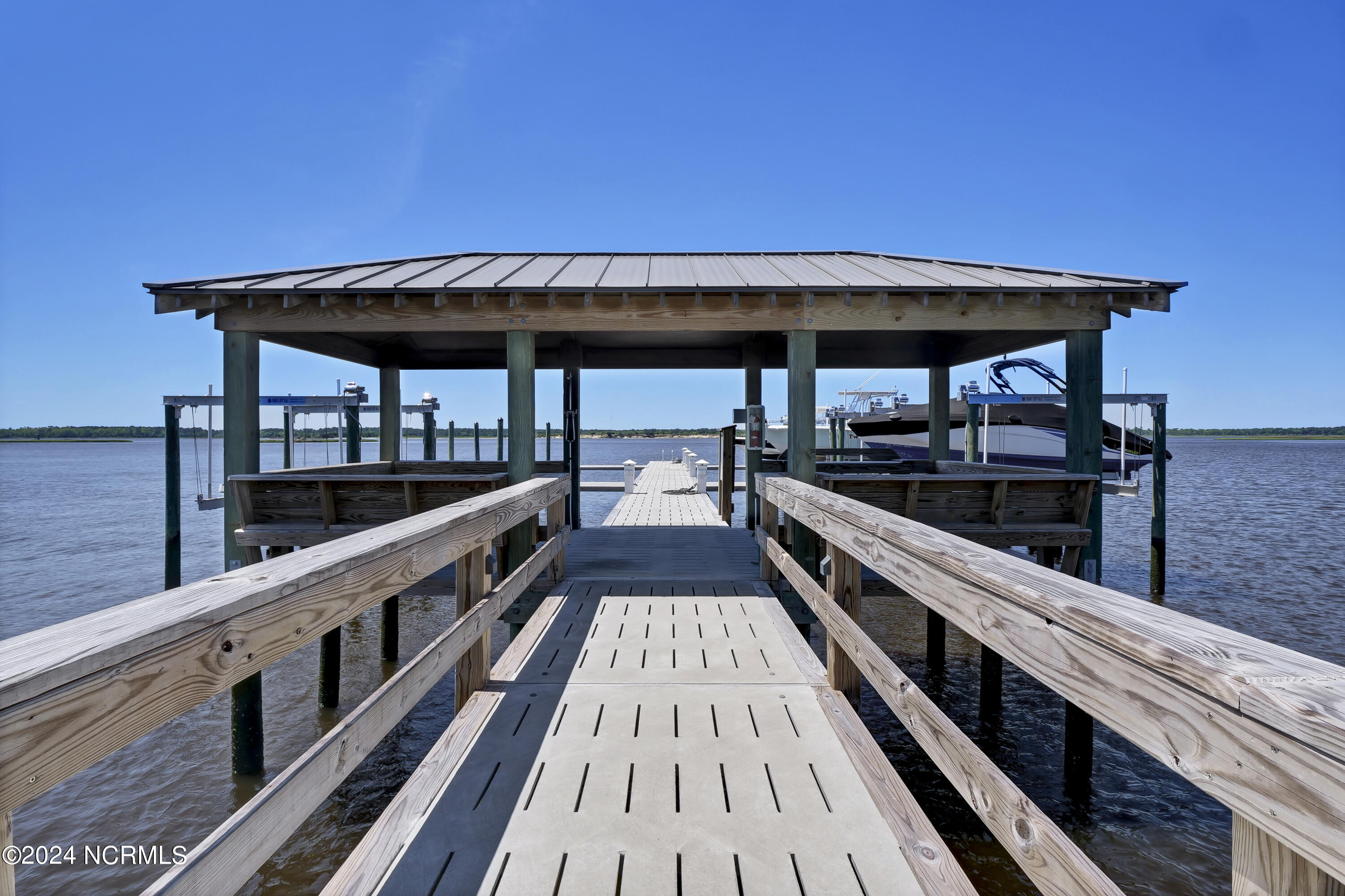 100440899 | Photo 22