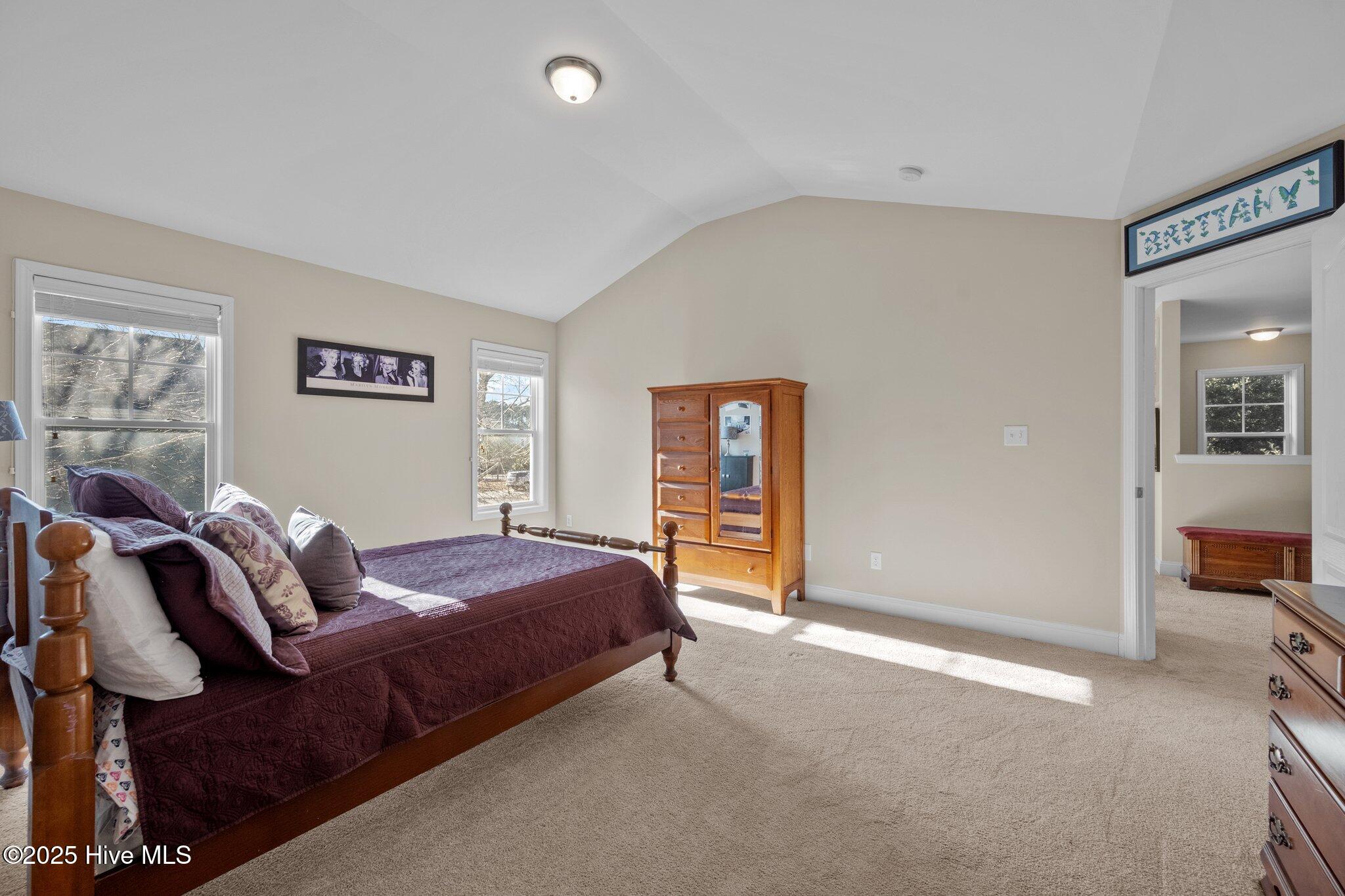 100488790 | Photo 31