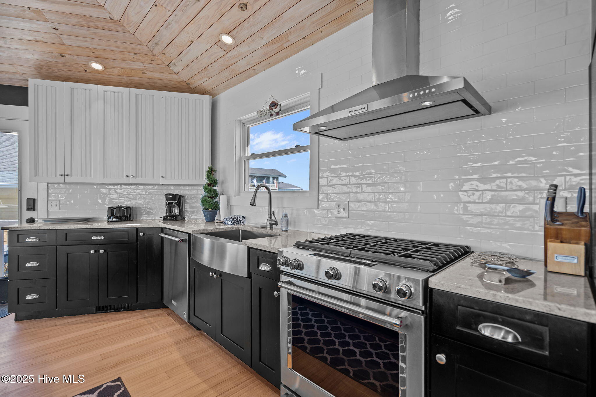 100529257 | Photo 14